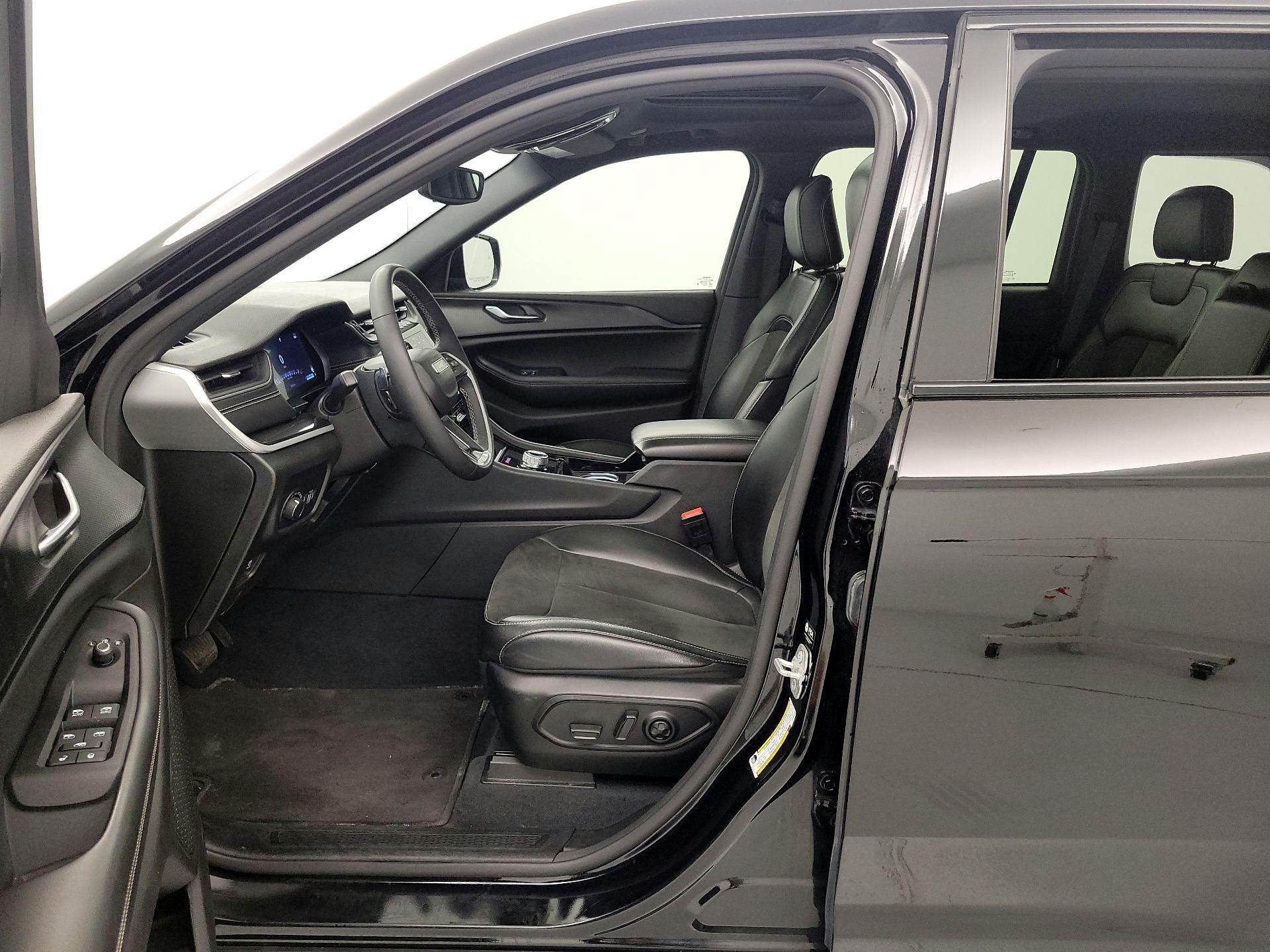 Thumbnail: 2023 Jeep Grand Cherokee - 11