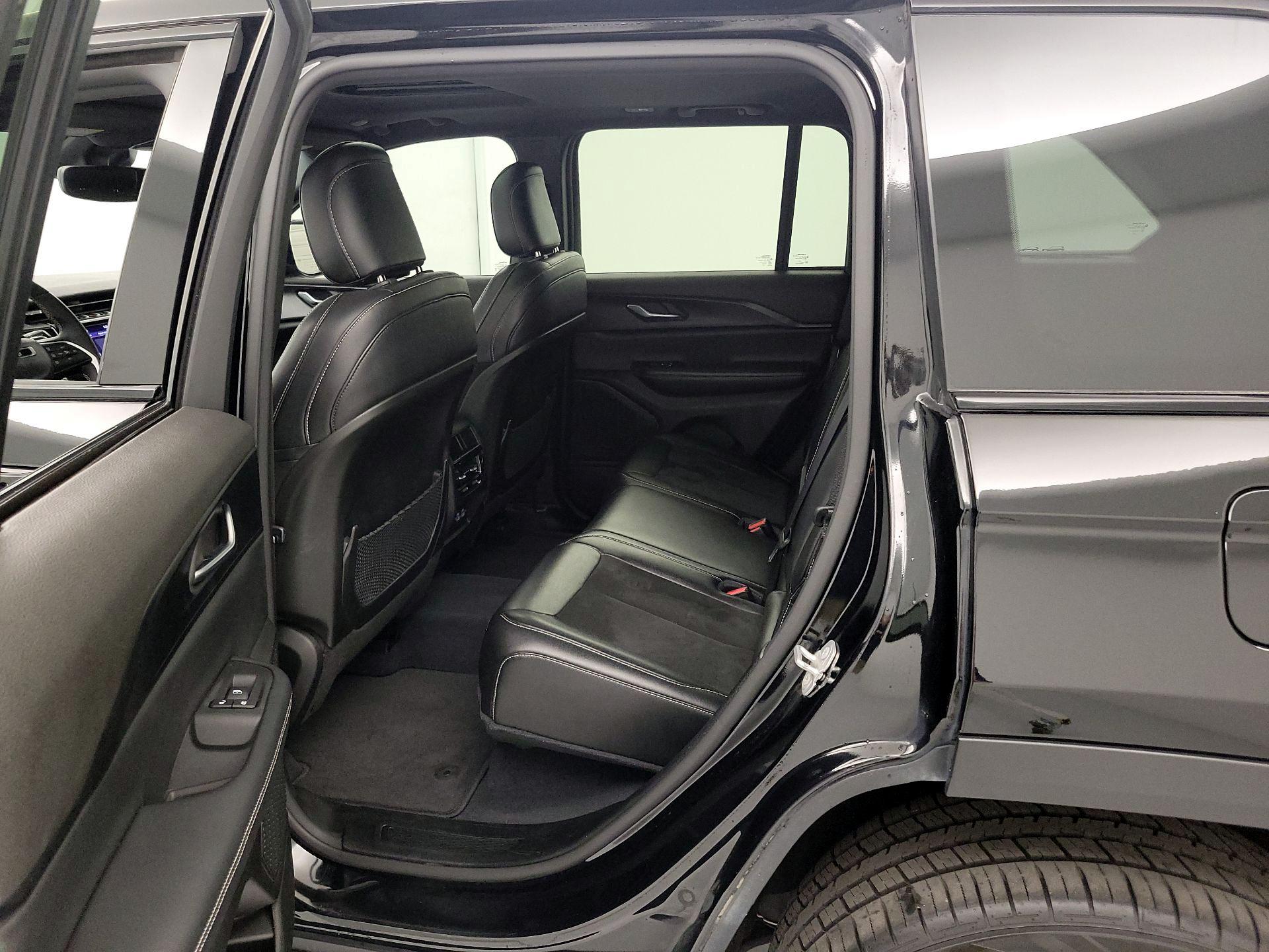 Thumbnail: 2023 Jeep Grand Cherokee - 20