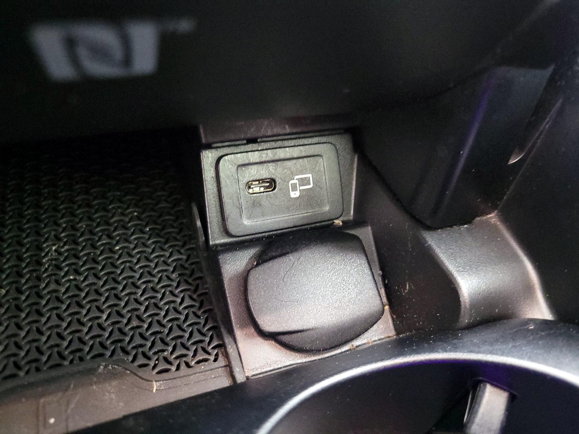 Thumbnail: 2023 Mercedes-Benz E-Class - 17