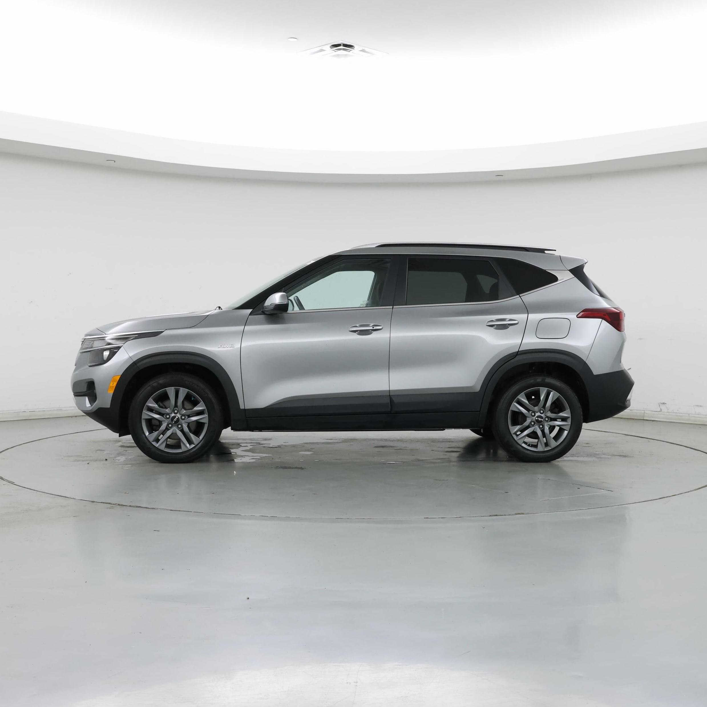 Thumbnail: 2023 Kia Seltos - 3