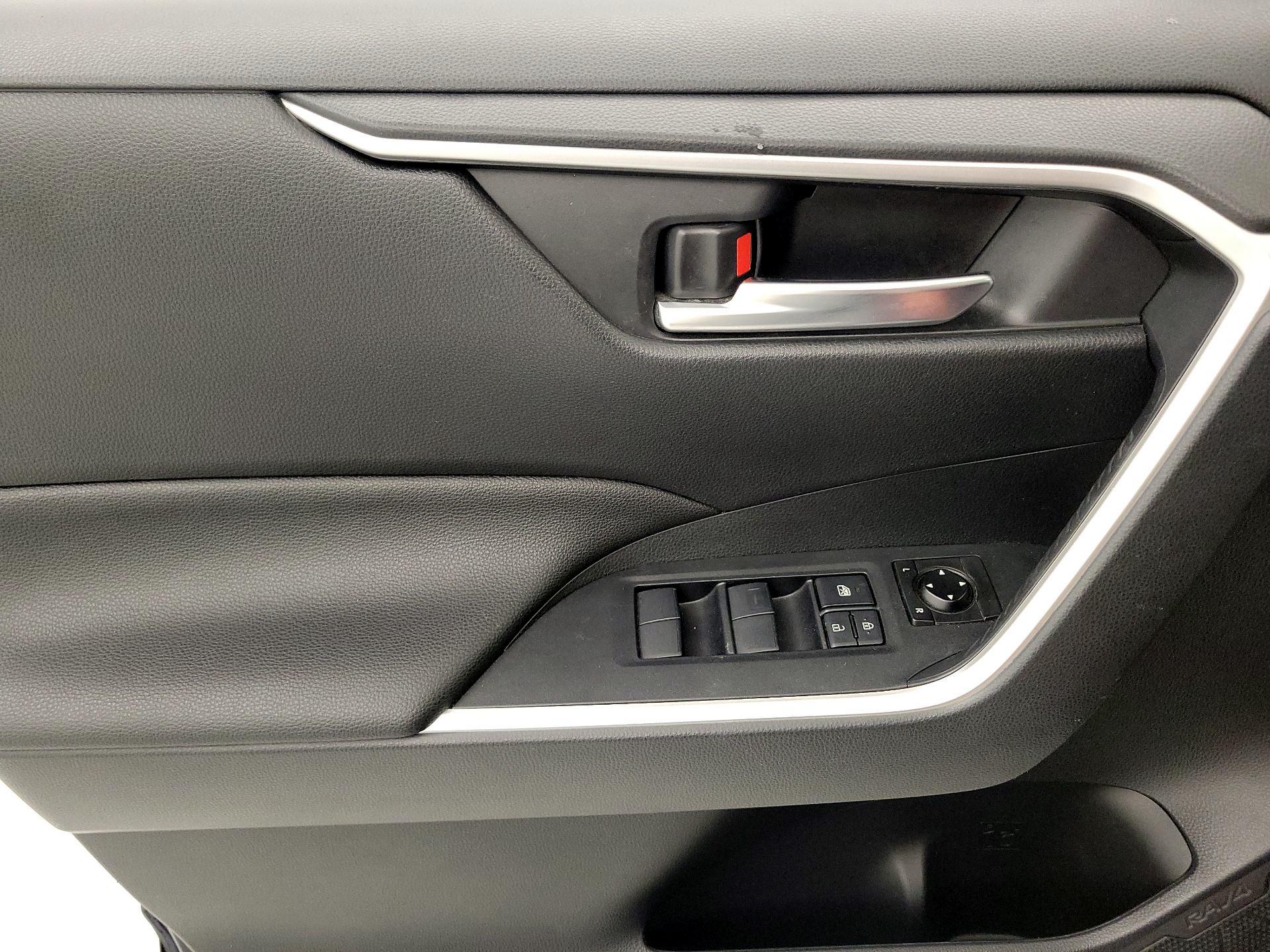 Thumbnail: 2021 Toyota RAV4 - 12