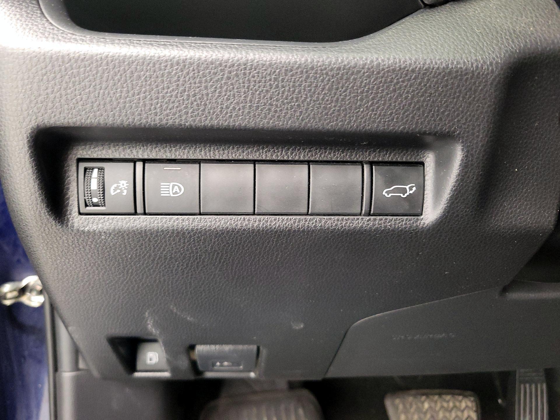 Thumbnail: 2021 Toyota RAV4 - 13