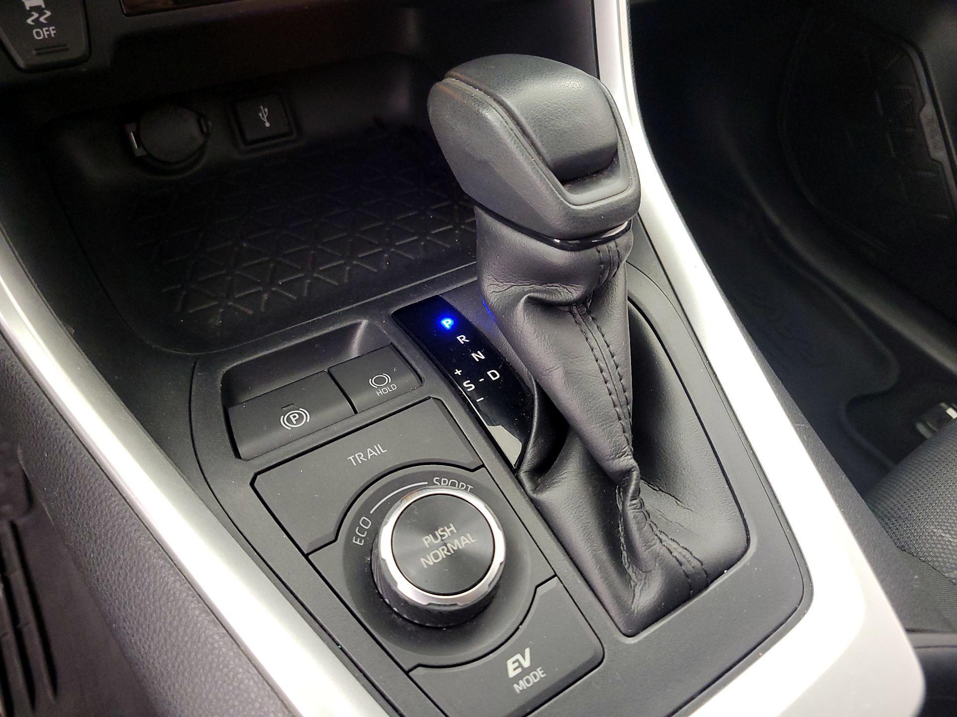 Thumbnail: 2021 Toyota RAV4 - 17