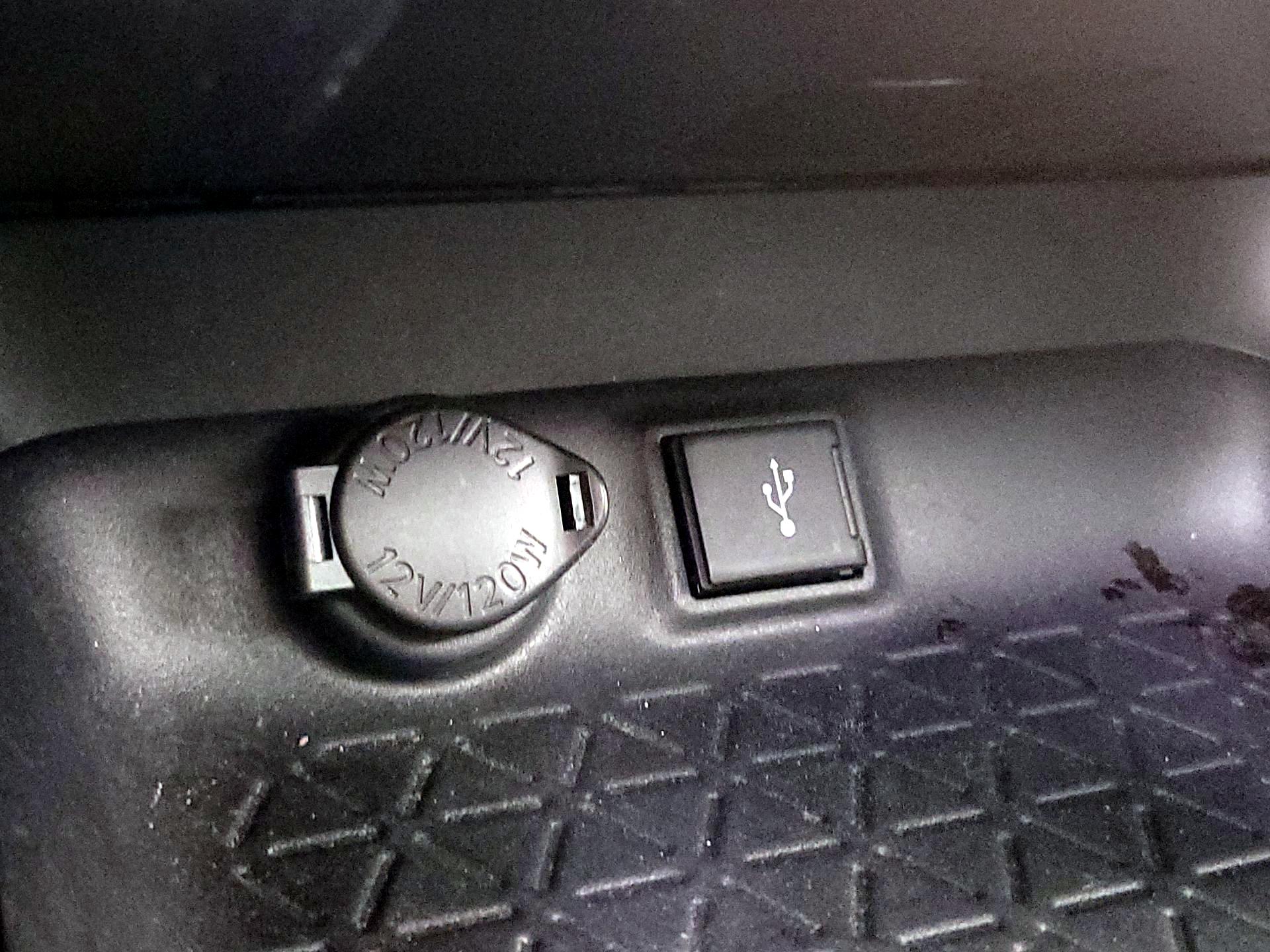 Thumbnail: 2021 Toyota RAV4 - 18