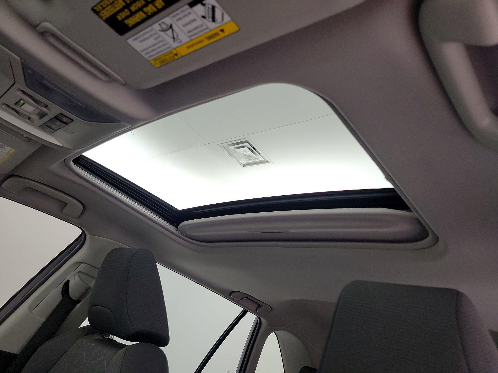 Thumbnail: 2021 Toyota RAV4 - 19