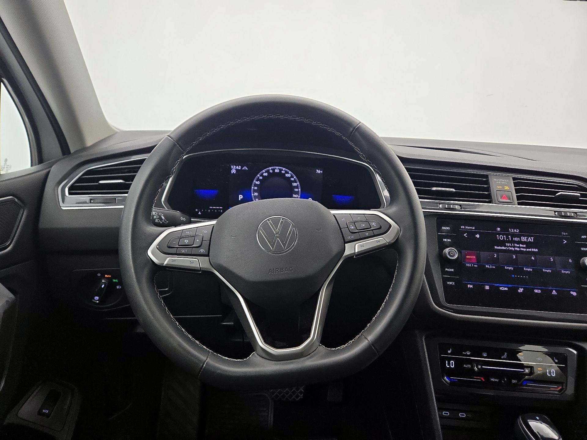 Thumbnail: 2022 Volkswagen Tiguan - 10