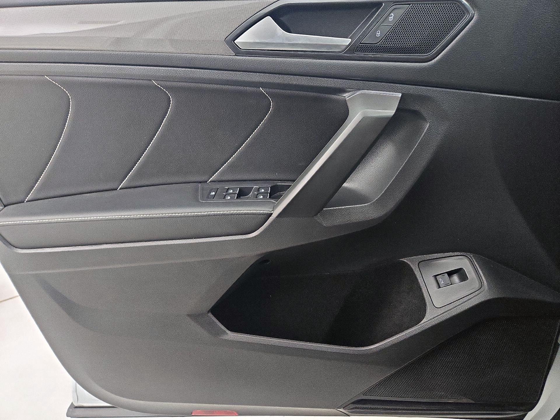 Thumbnail: 2022 Volkswagen Tiguan - 12