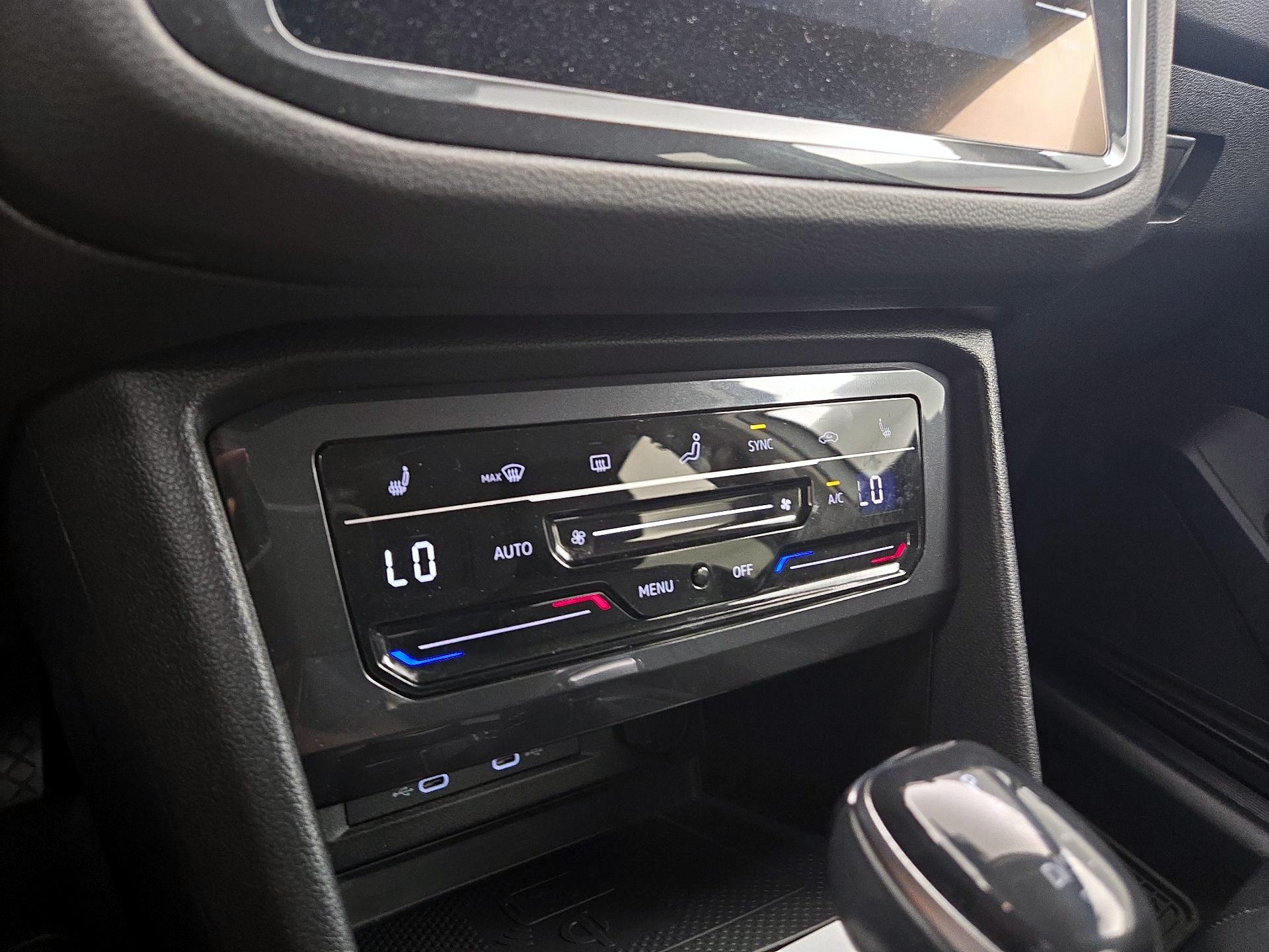 Thumbnail: 2022 Volkswagen Tiguan - 16