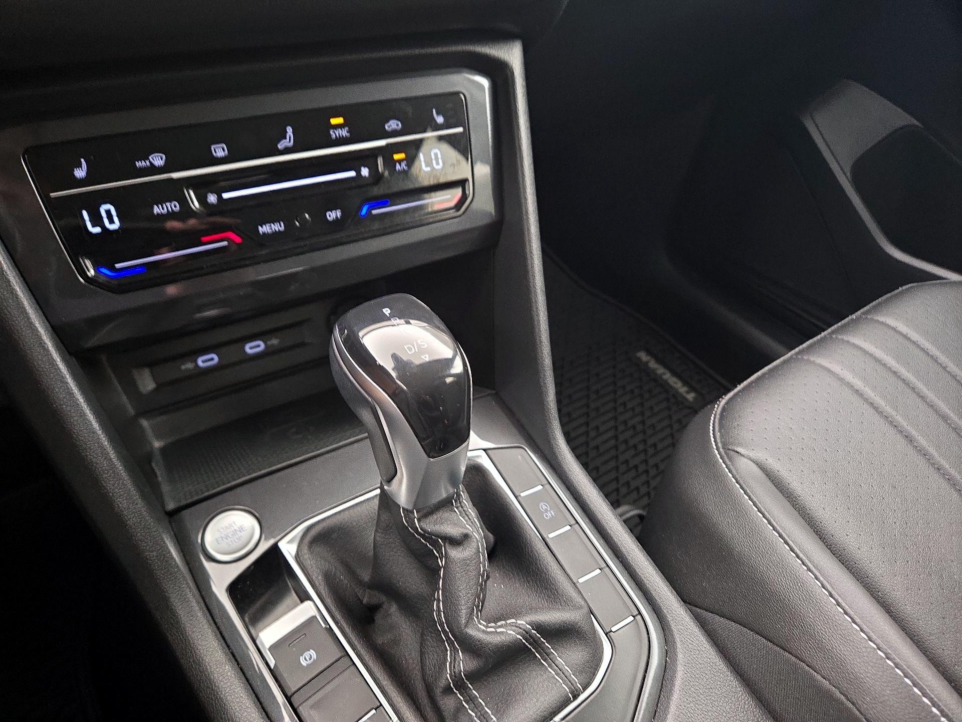 Thumbnail: 2022 Volkswagen Tiguan - 17