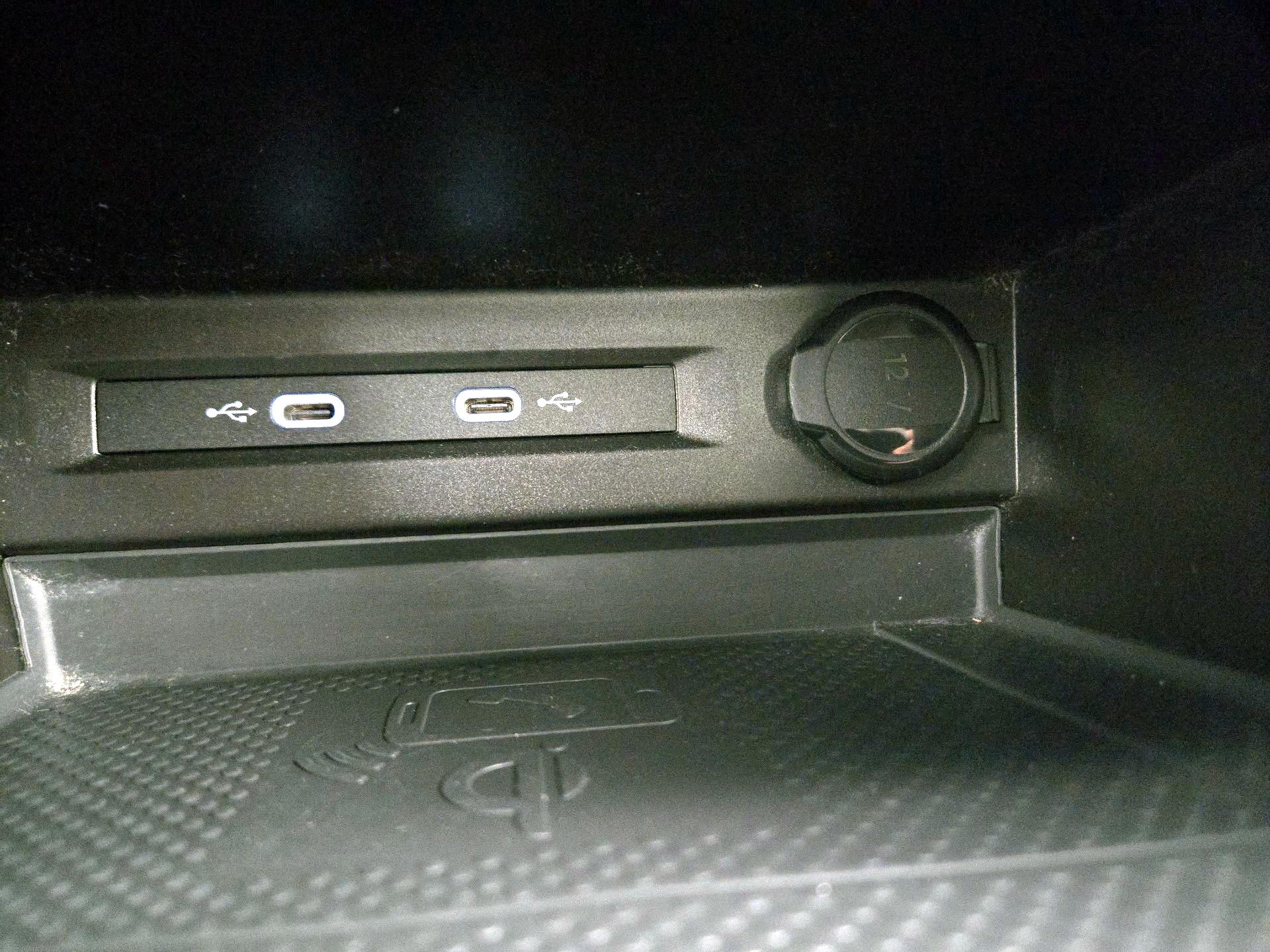 Thumbnail: 2022 Volkswagen Tiguan - 18