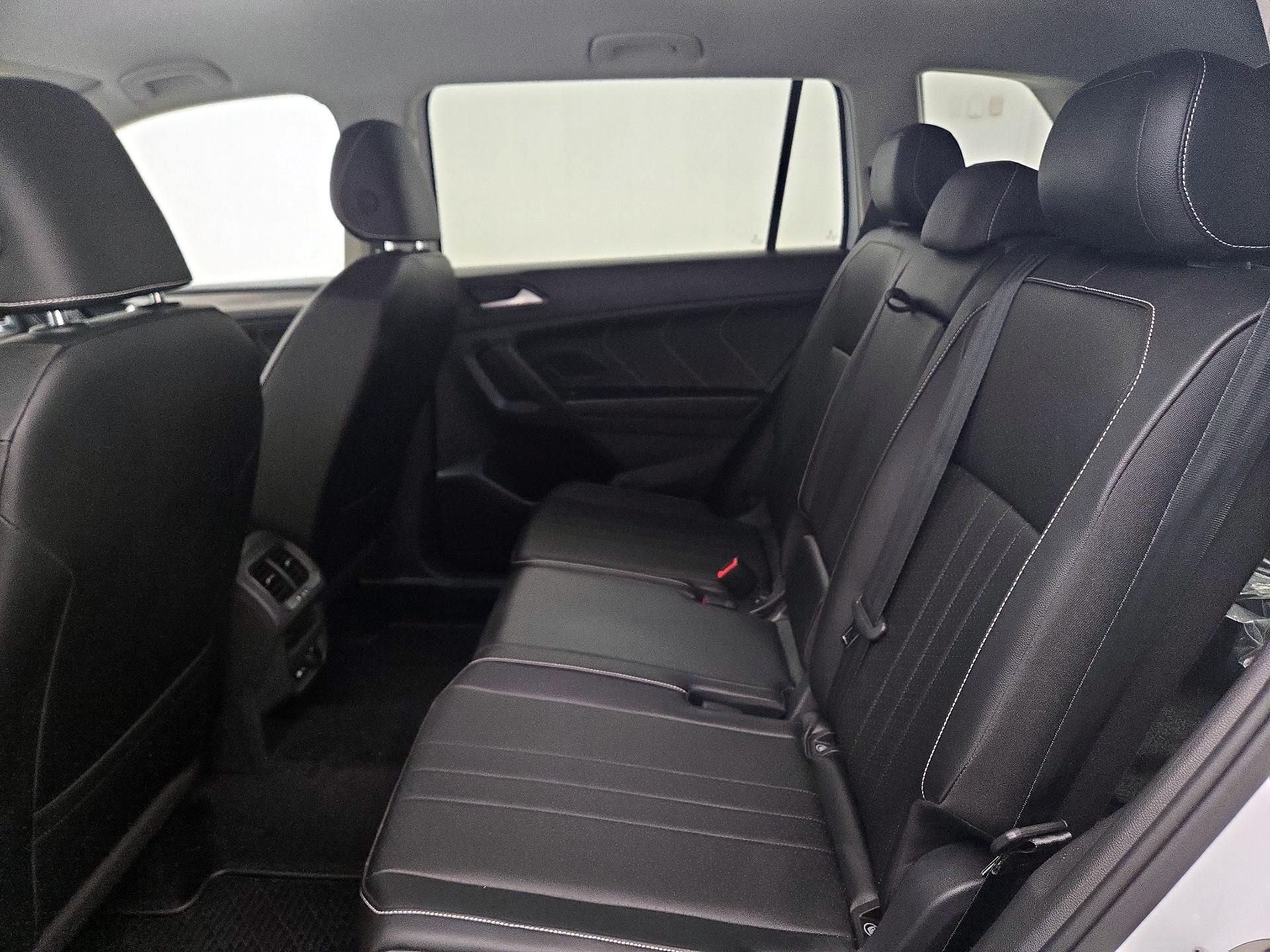 Thumbnail: 2022 Volkswagen Tiguan - 19