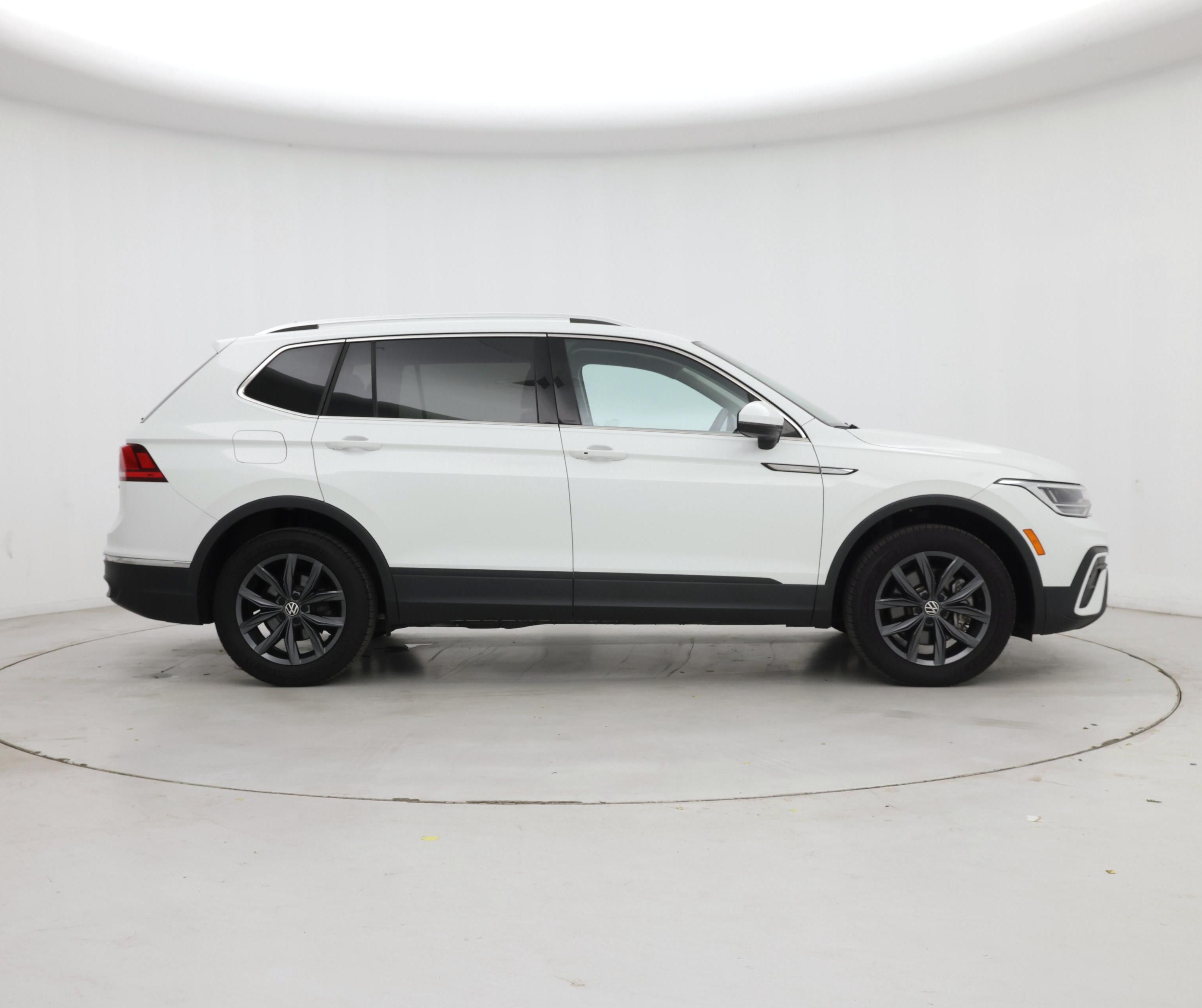 Thumbnail: 2022 Volkswagen Tiguan - 7