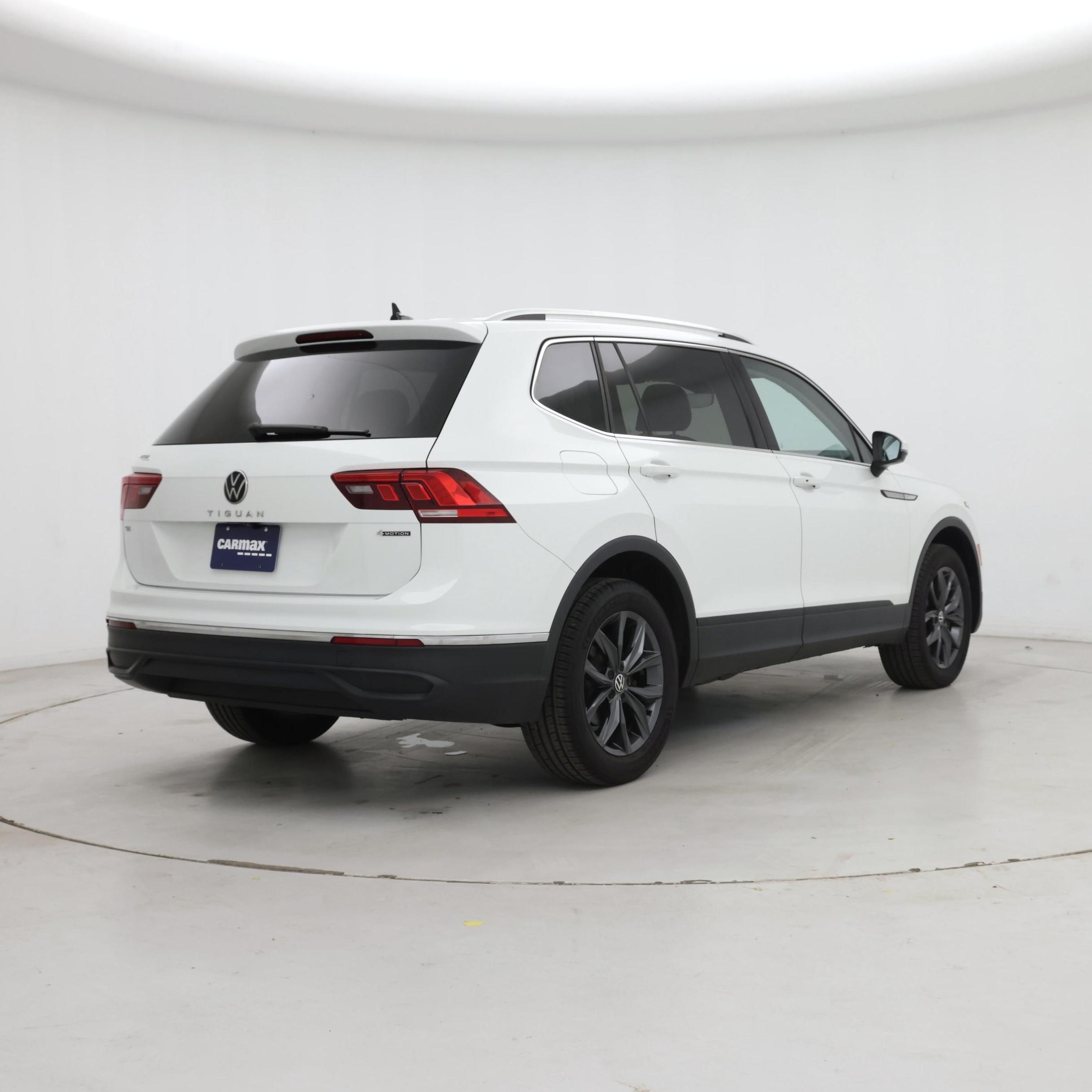 Thumbnail: 2022 Volkswagen Tiguan - 8