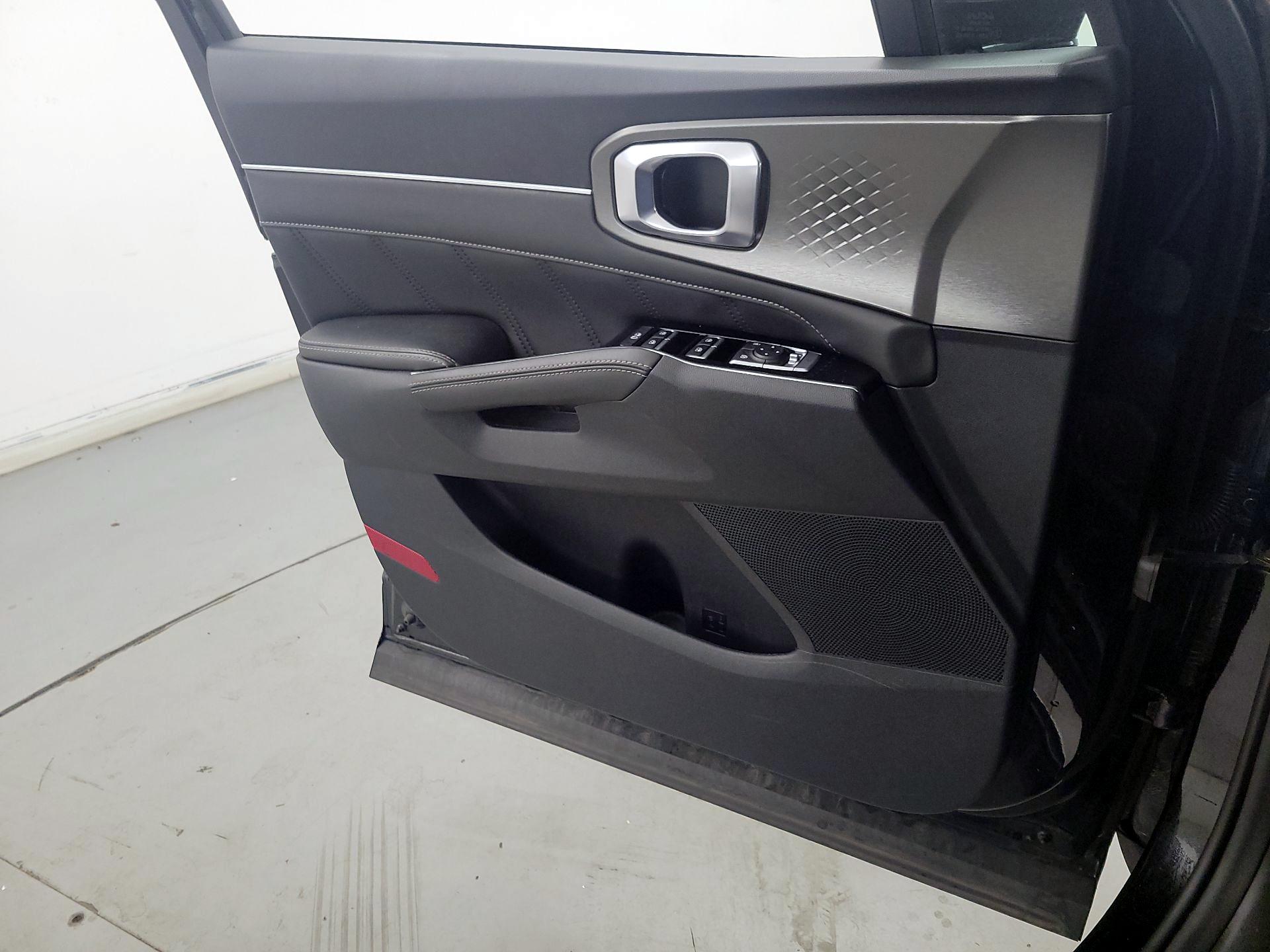 Thumbnail: 2023 Kia Sorento - 12