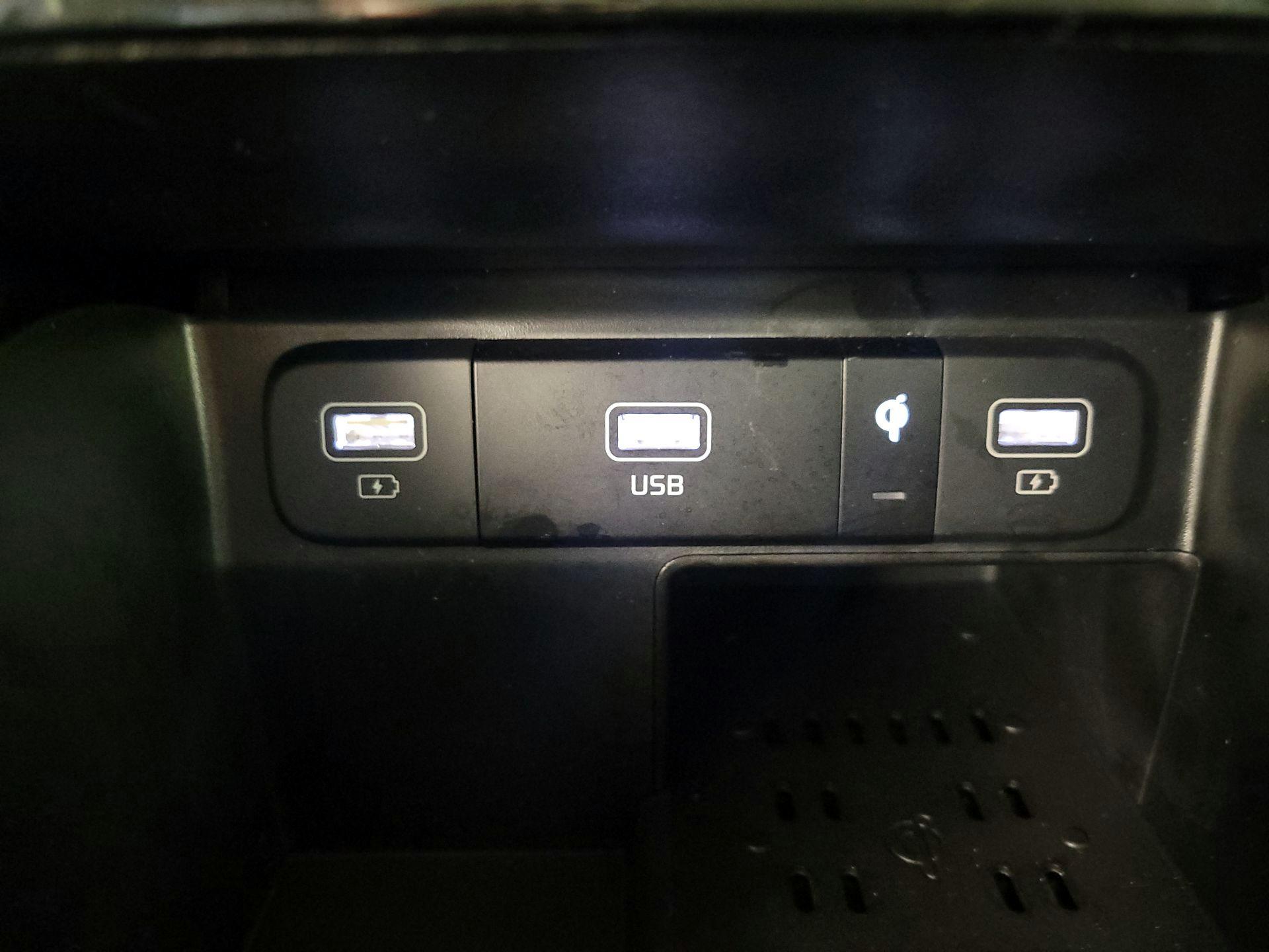 Thumbnail: 2023 Kia Sorento - 19