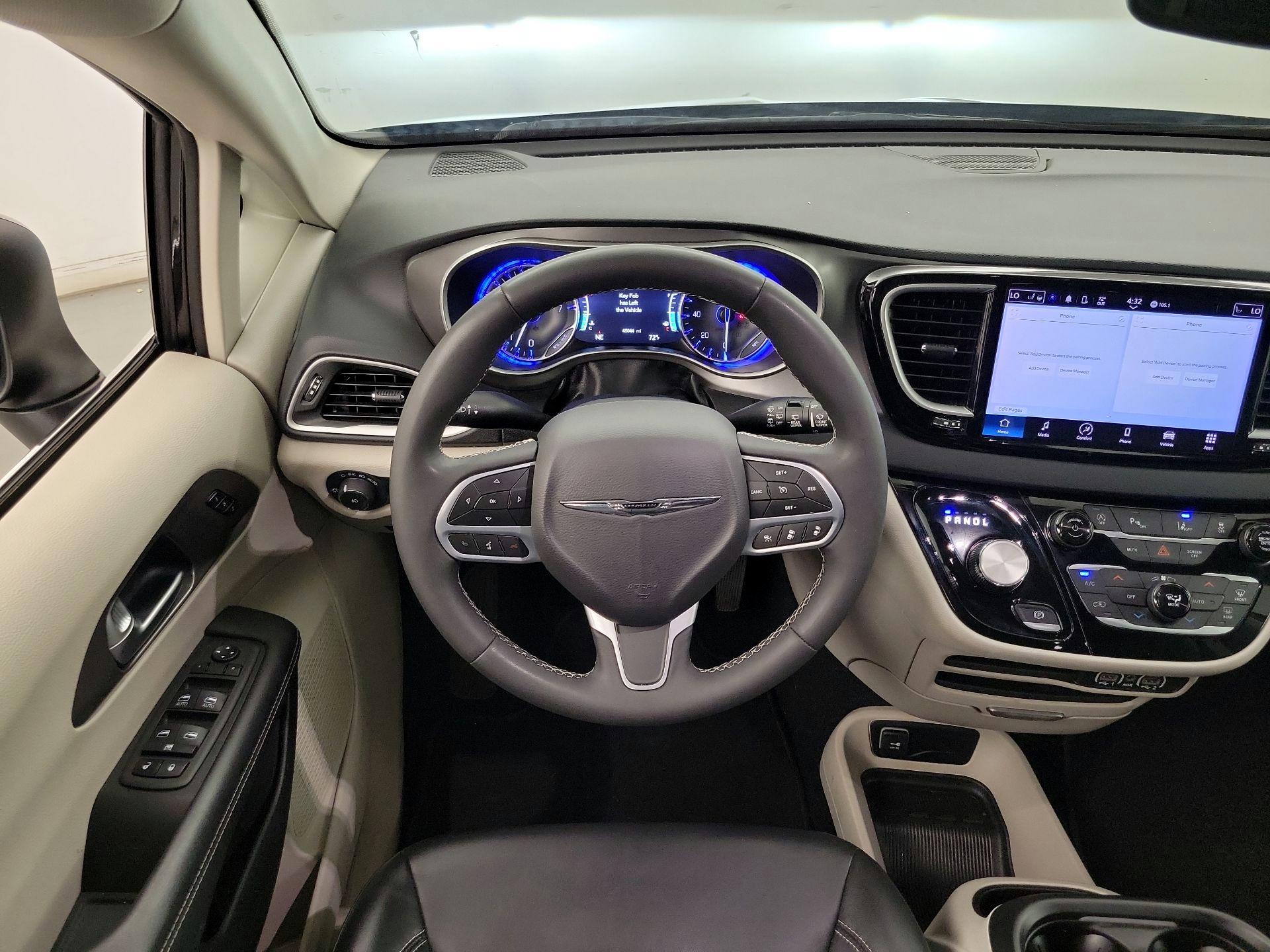 Thumbnail: 2023 Chrysler Pacifica - 10