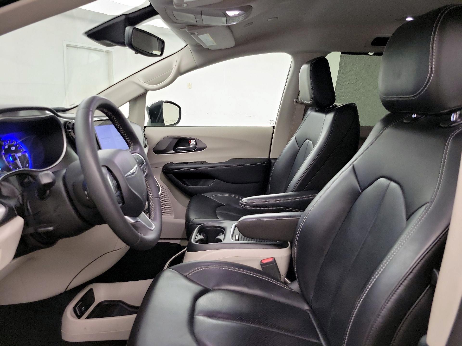 Thumbnail: 2023 Chrysler Pacifica - 11