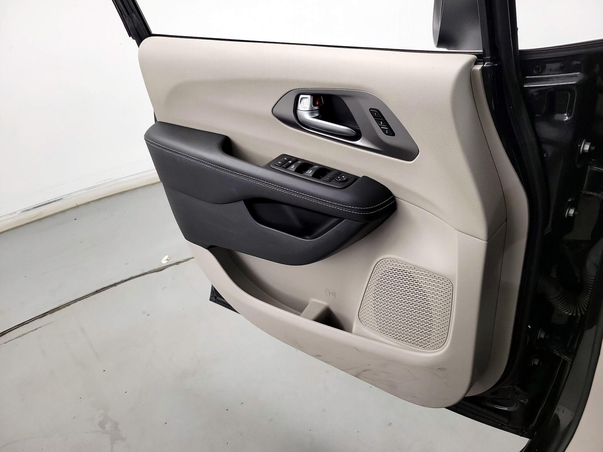 Thumbnail: 2023 Chrysler Pacifica - 12