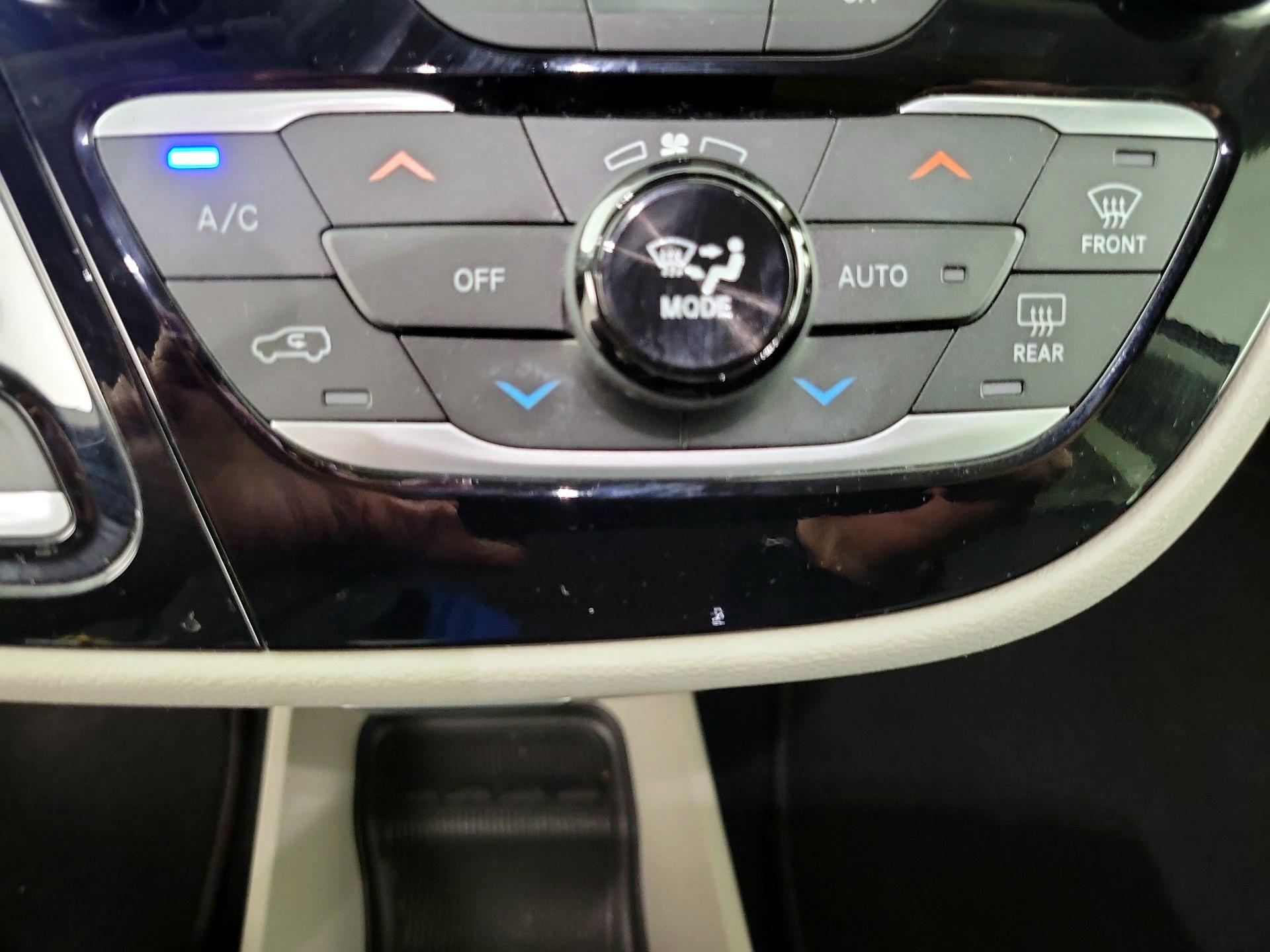 Thumbnail: 2023 Chrysler Pacifica - 16
