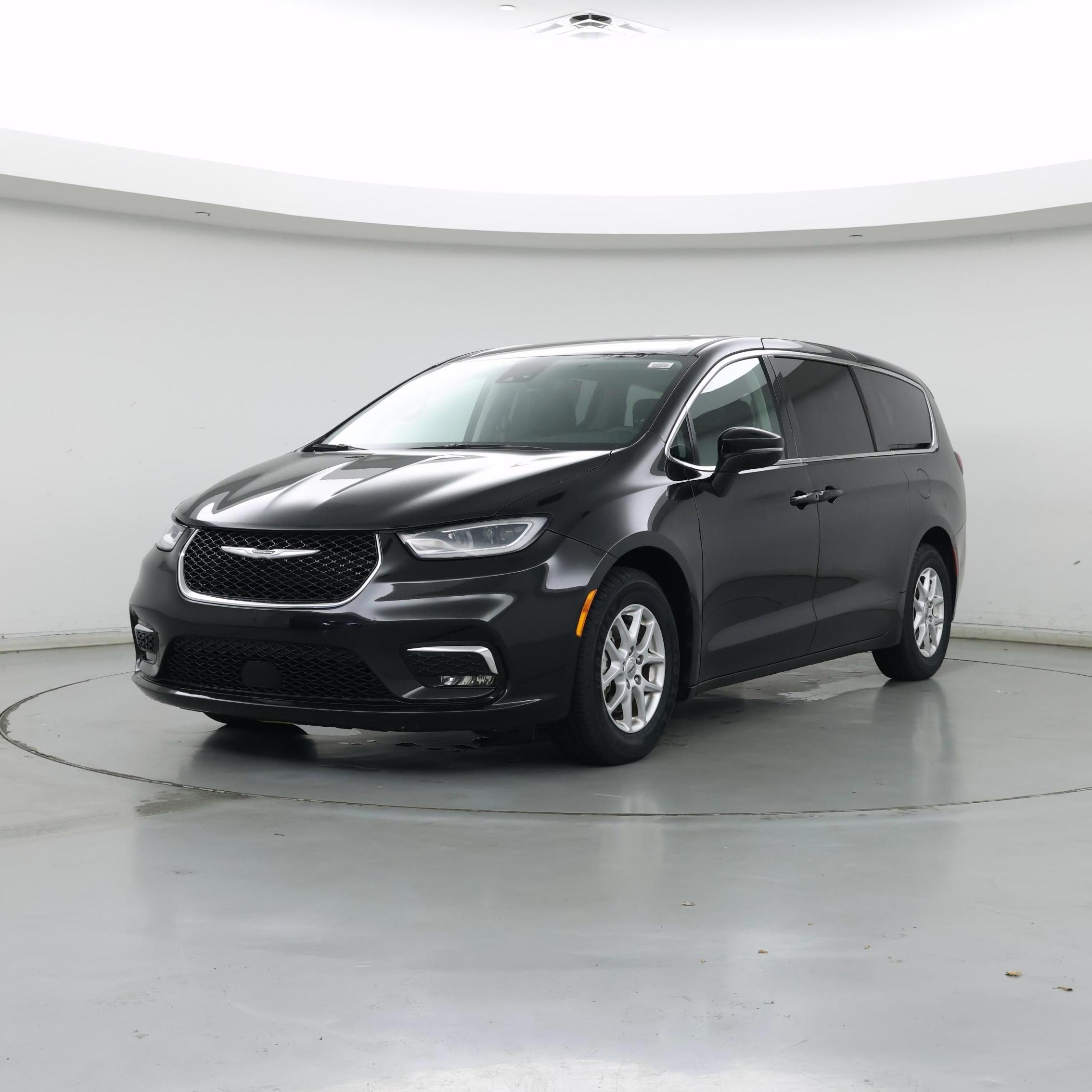 Thumbnail: 2023 Chrysler Pacifica - 4