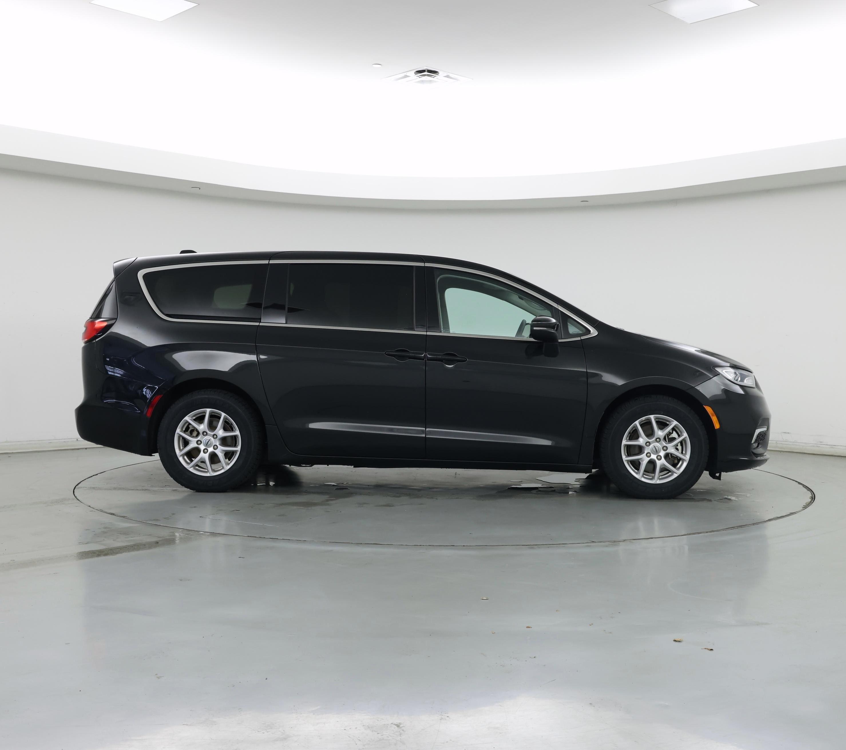 Thumbnail: 2023 Chrysler Pacifica - 7