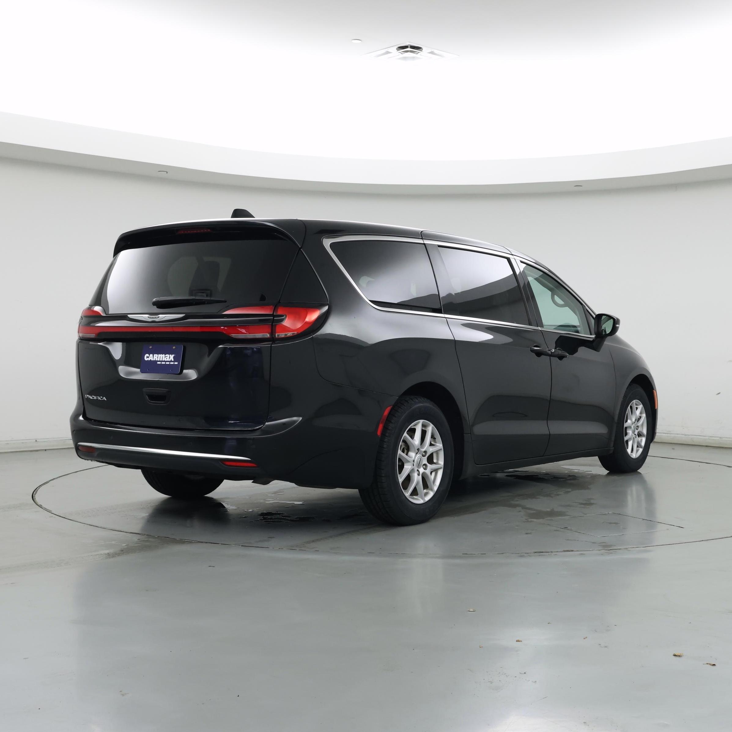 Thumbnail: 2023 Chrysler Pacifica - 8