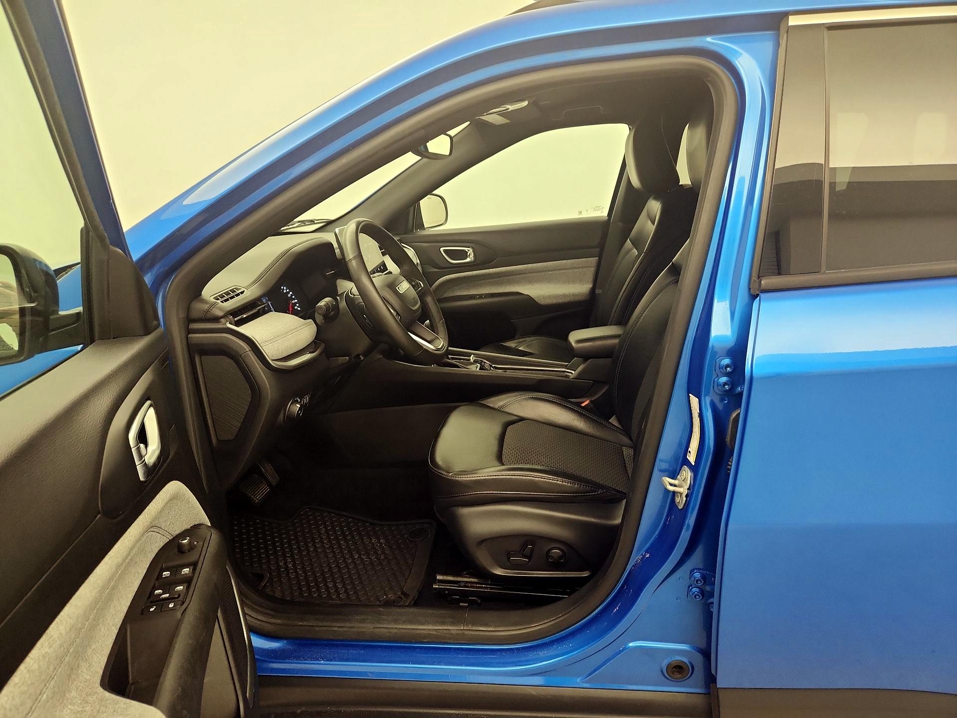 Thumbnail: 2023 Jeep Compass - 11