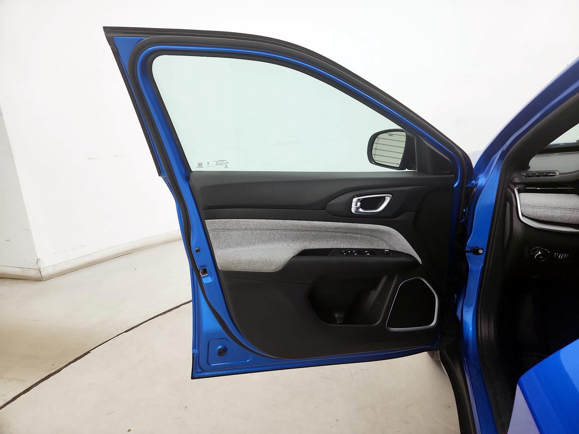 Thumbnail: 2023 Jeep Compass - 12