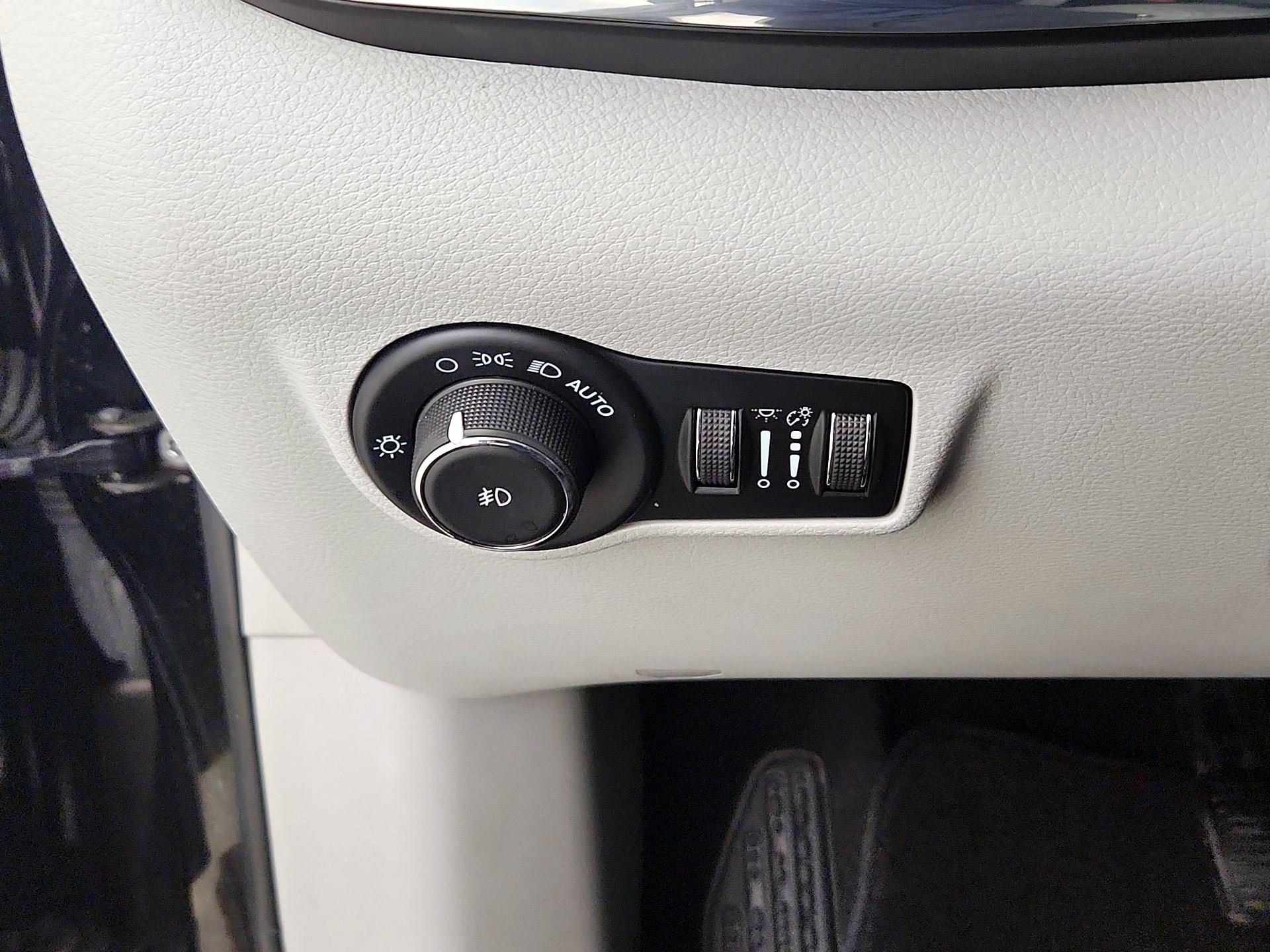 Thumbnail: 2022 Jeep Compass - 13