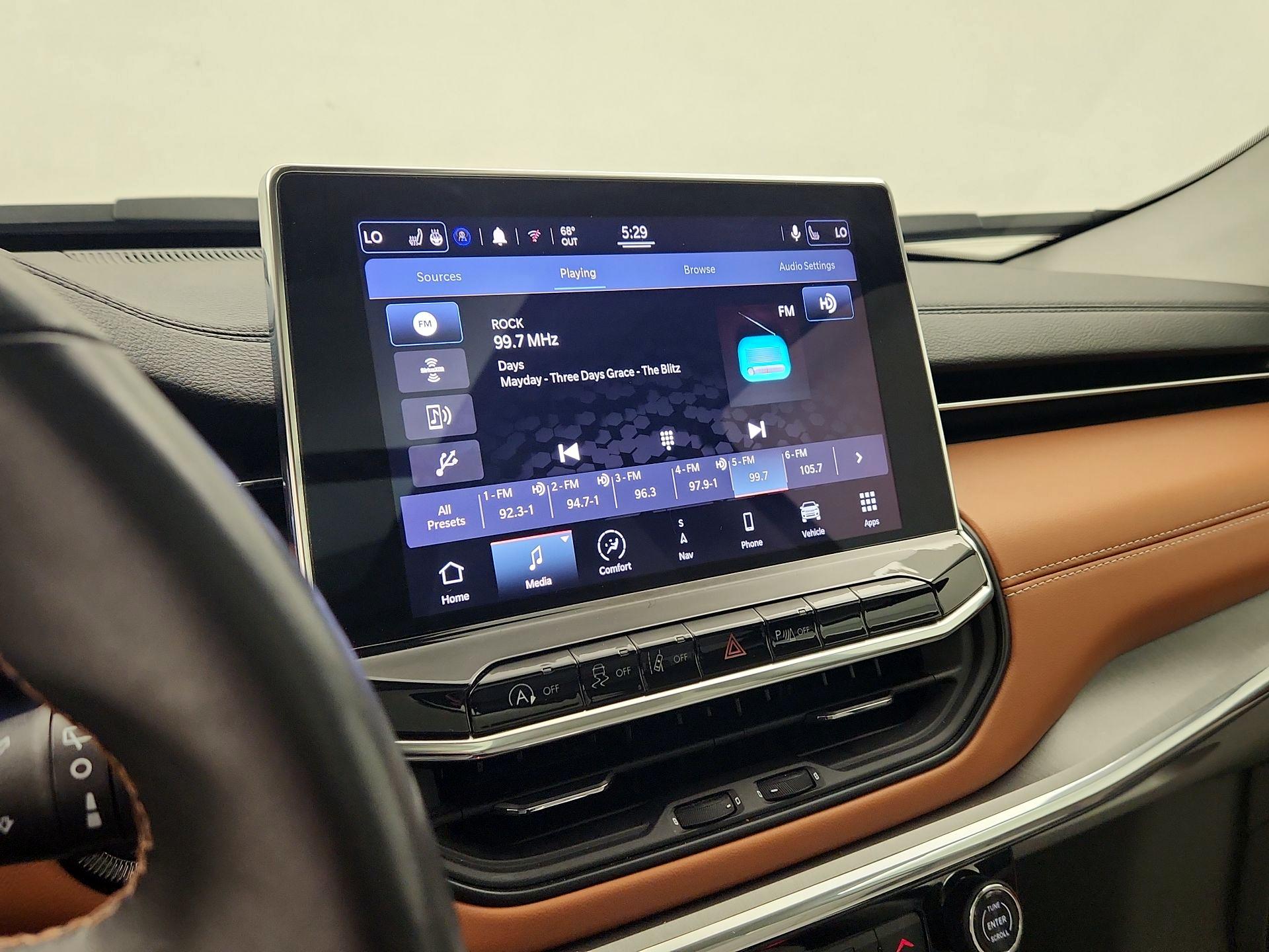 Thumbnail: 2022 Jeep Compass - 16