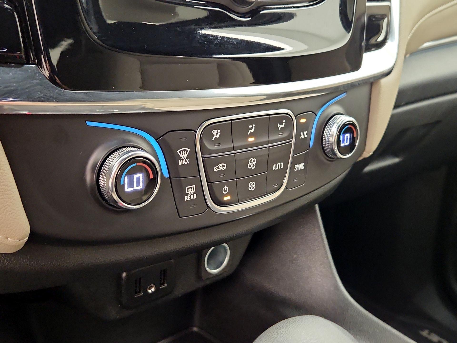 Thumbnail: 2023 Chevrolet Traverse - 16