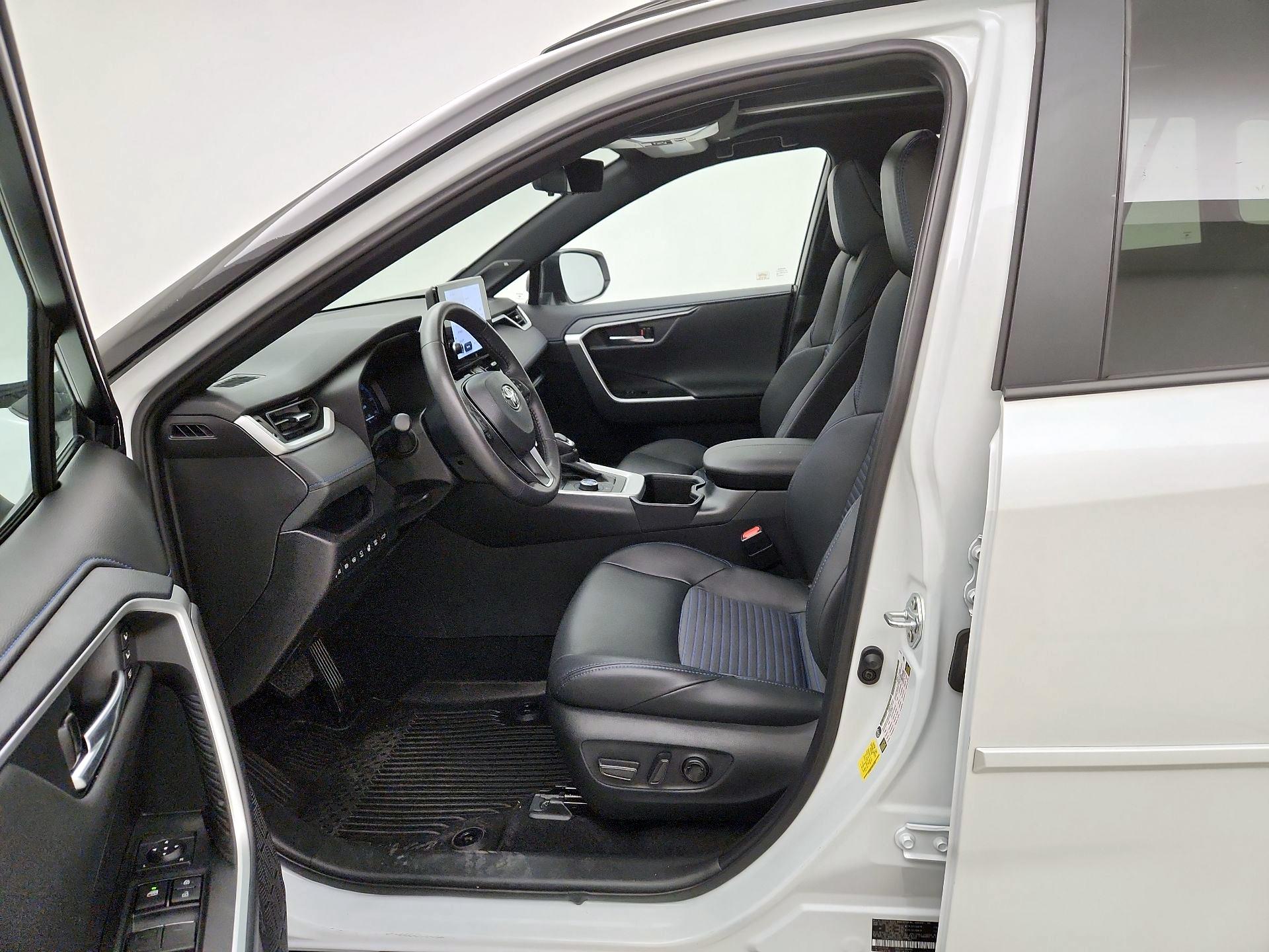 Thumbnail: 2025 Toyota RAV4 - 11