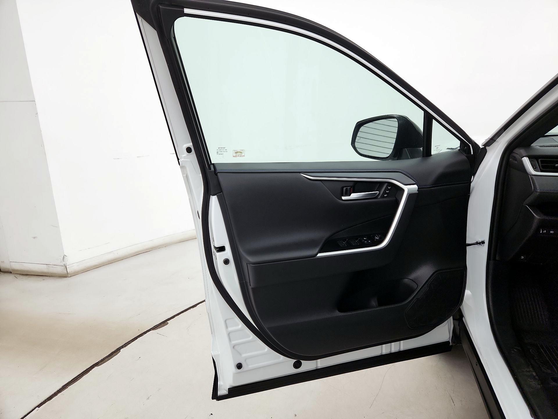 Thumbnail: 2025 Toyota RAV4 - 12