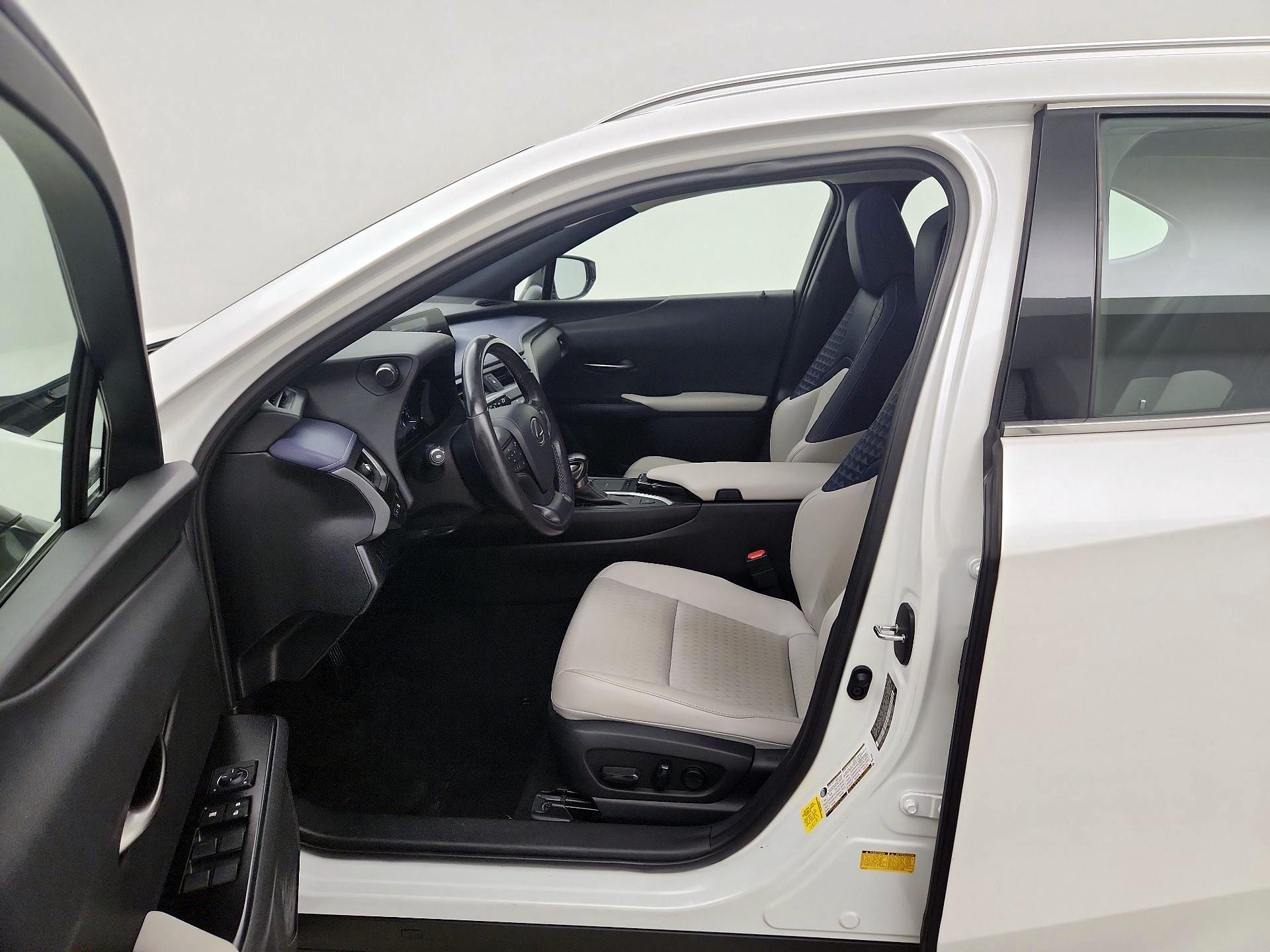 Thumbnail: 2020 Lexus UX - 11