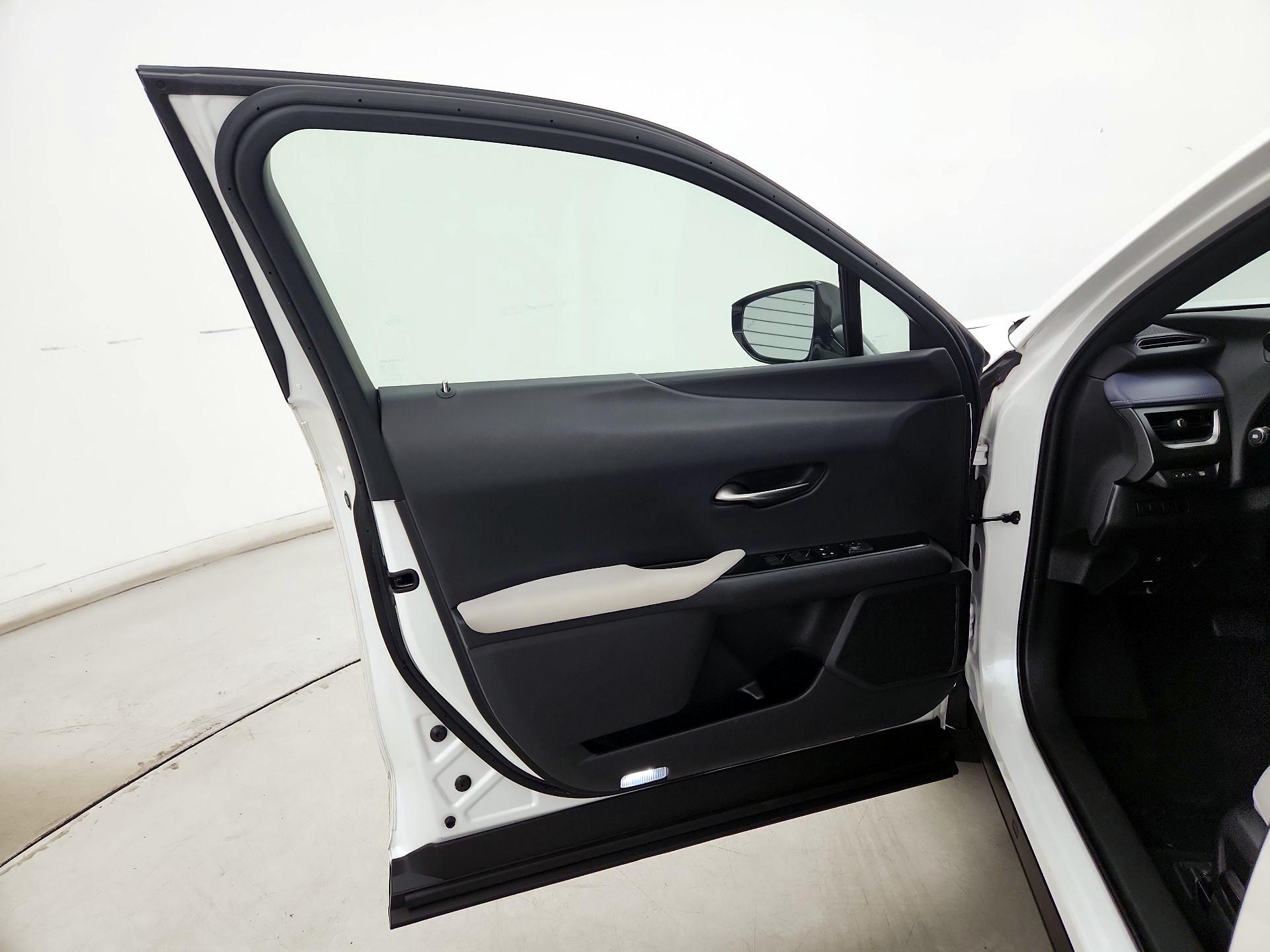 Thumbnail: 2020 Lexus UX - 12