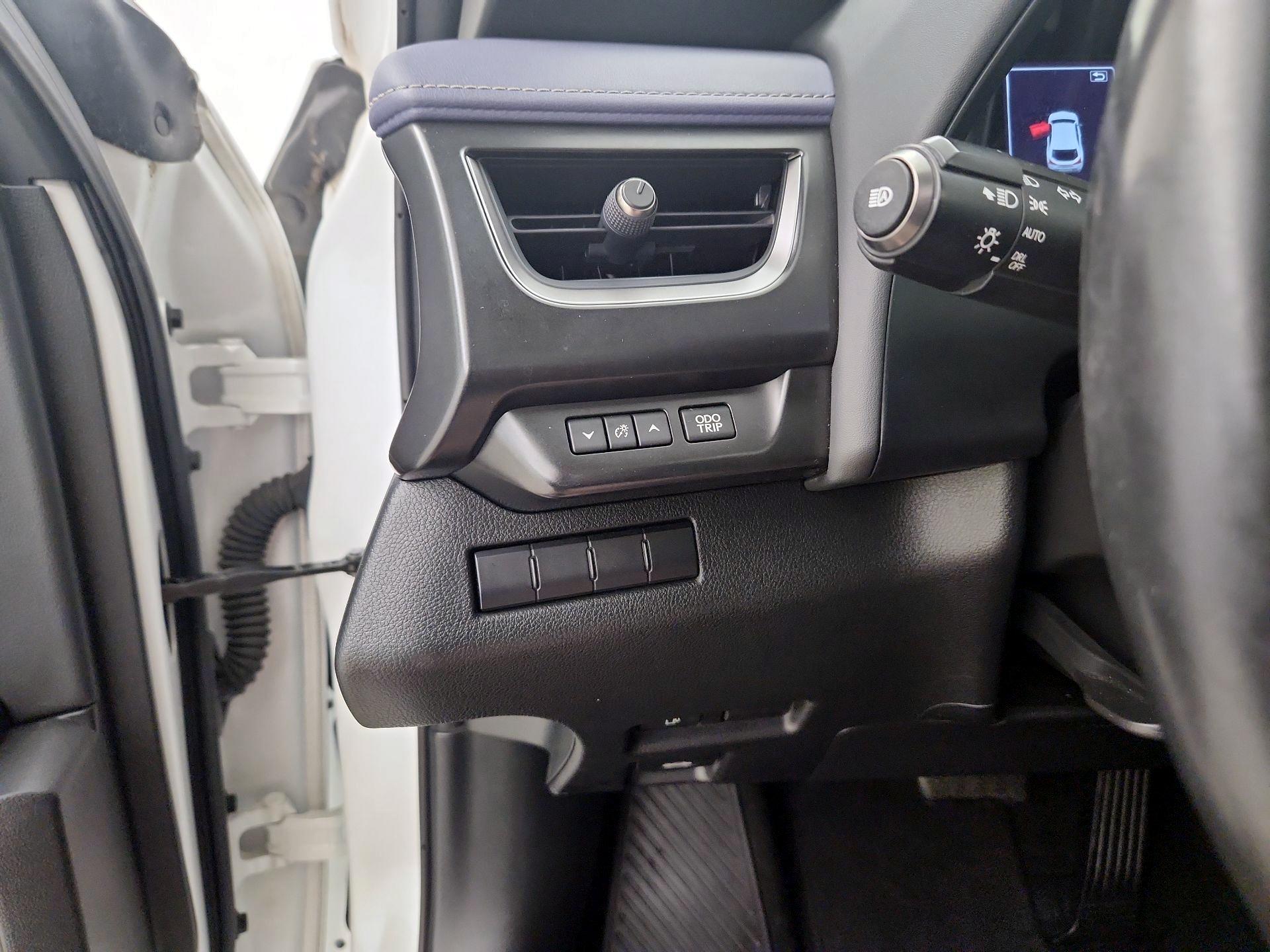 Thumbnail: 2020 Lexus UX - 13