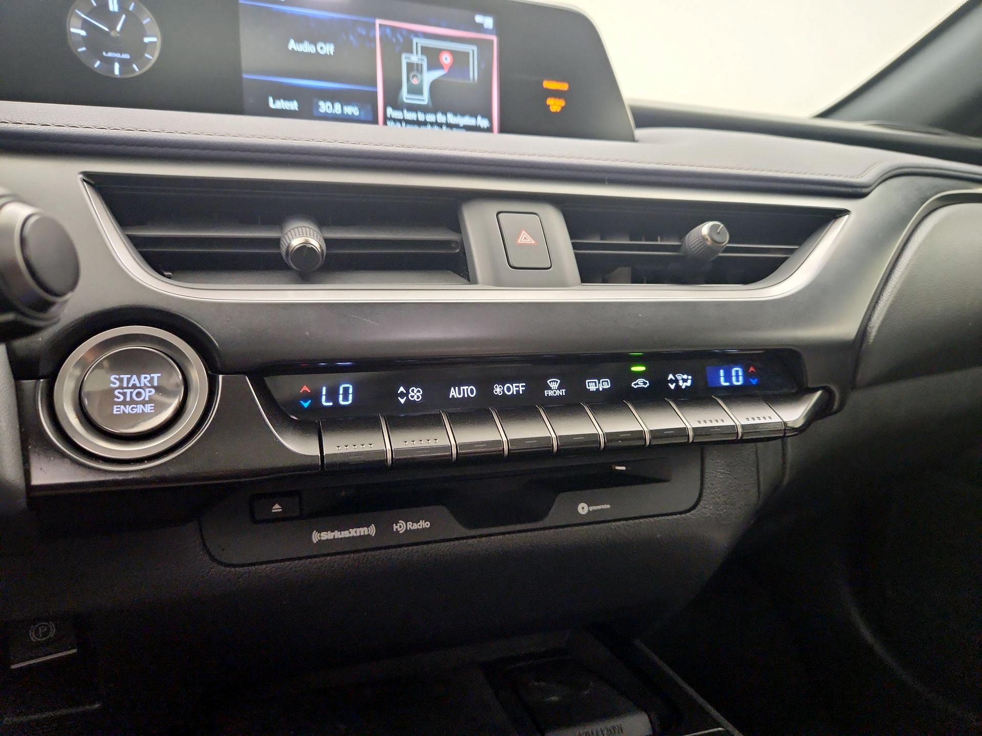 Thumbnail: 2020 Lexus UX - 16