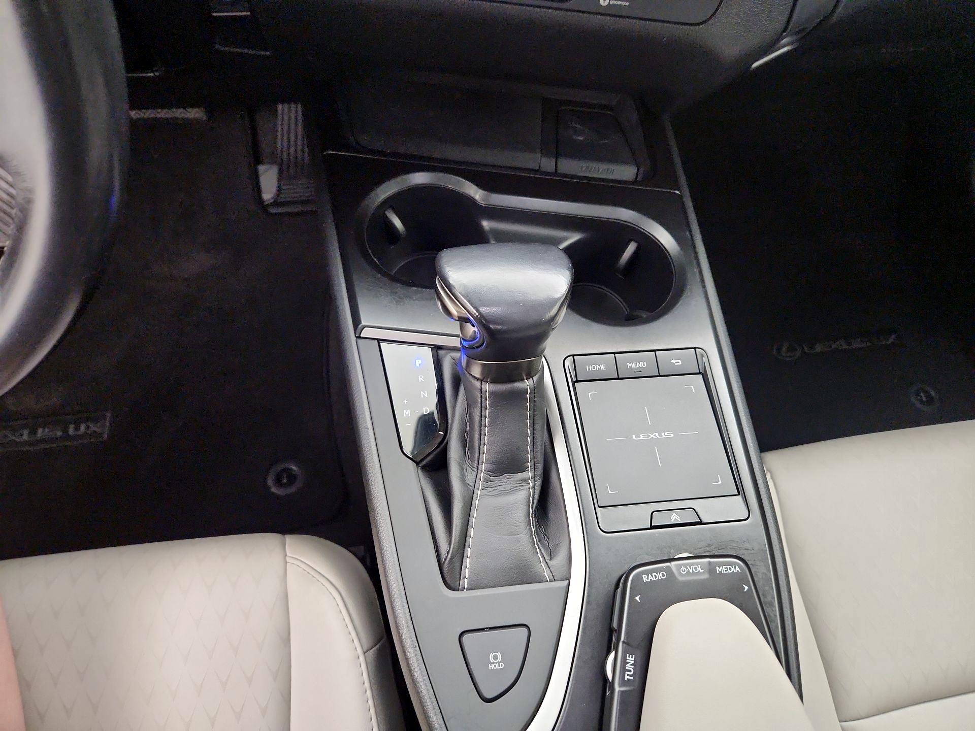 Thumbnail: 2020 Lexus UX - 17