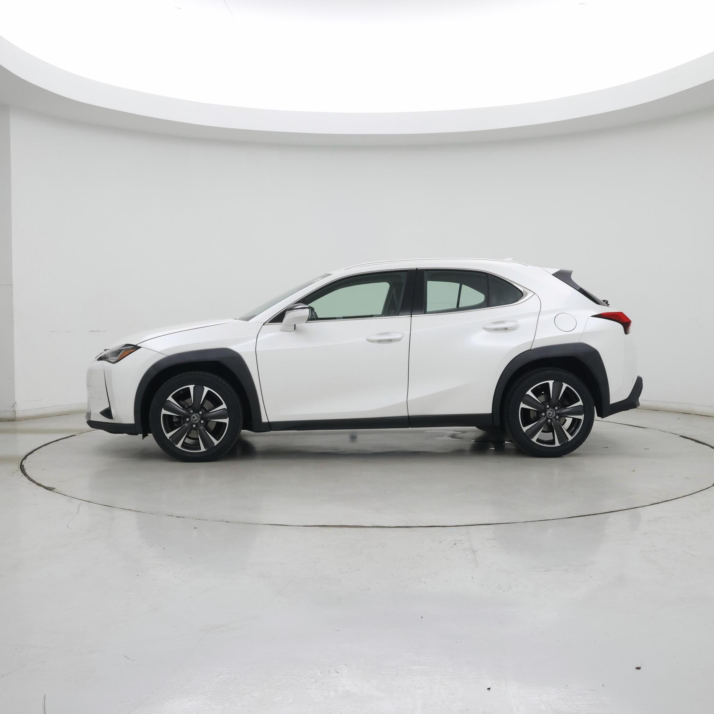 Thumbnail: 2020 Lexus UX - 3