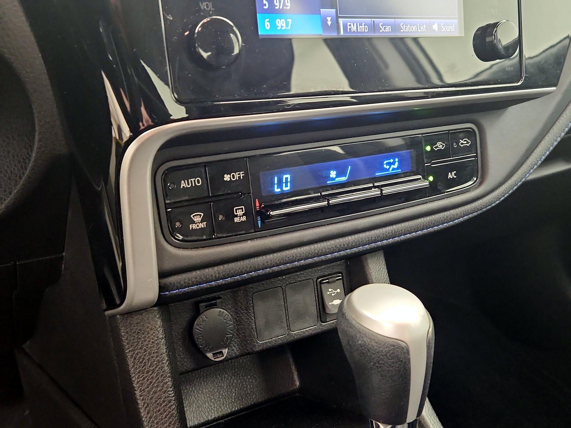 Thumbnail: 2017 Toyota Corolla - 16