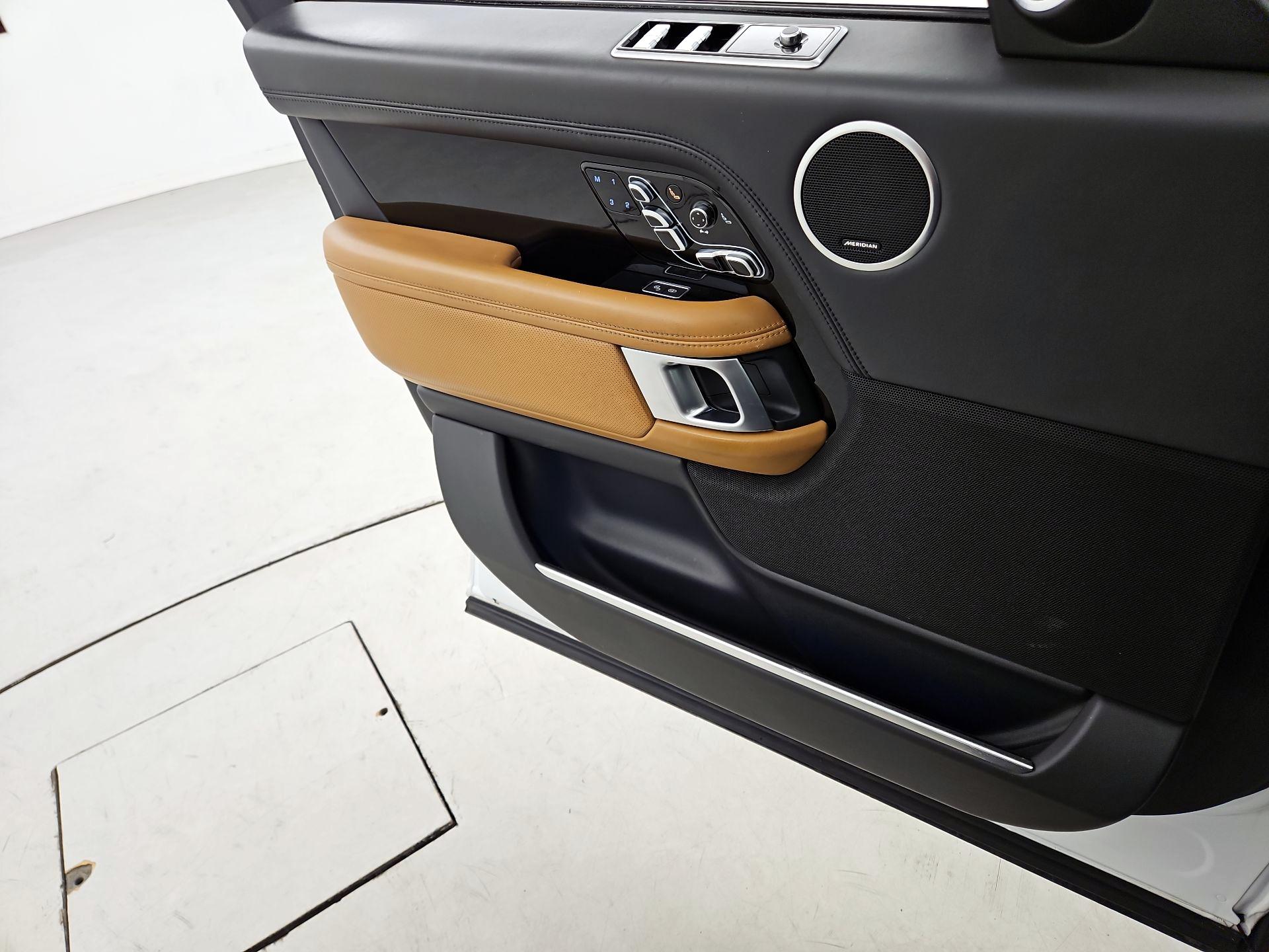 Thumbnail: 2020 Land Rover Range Rover - 12