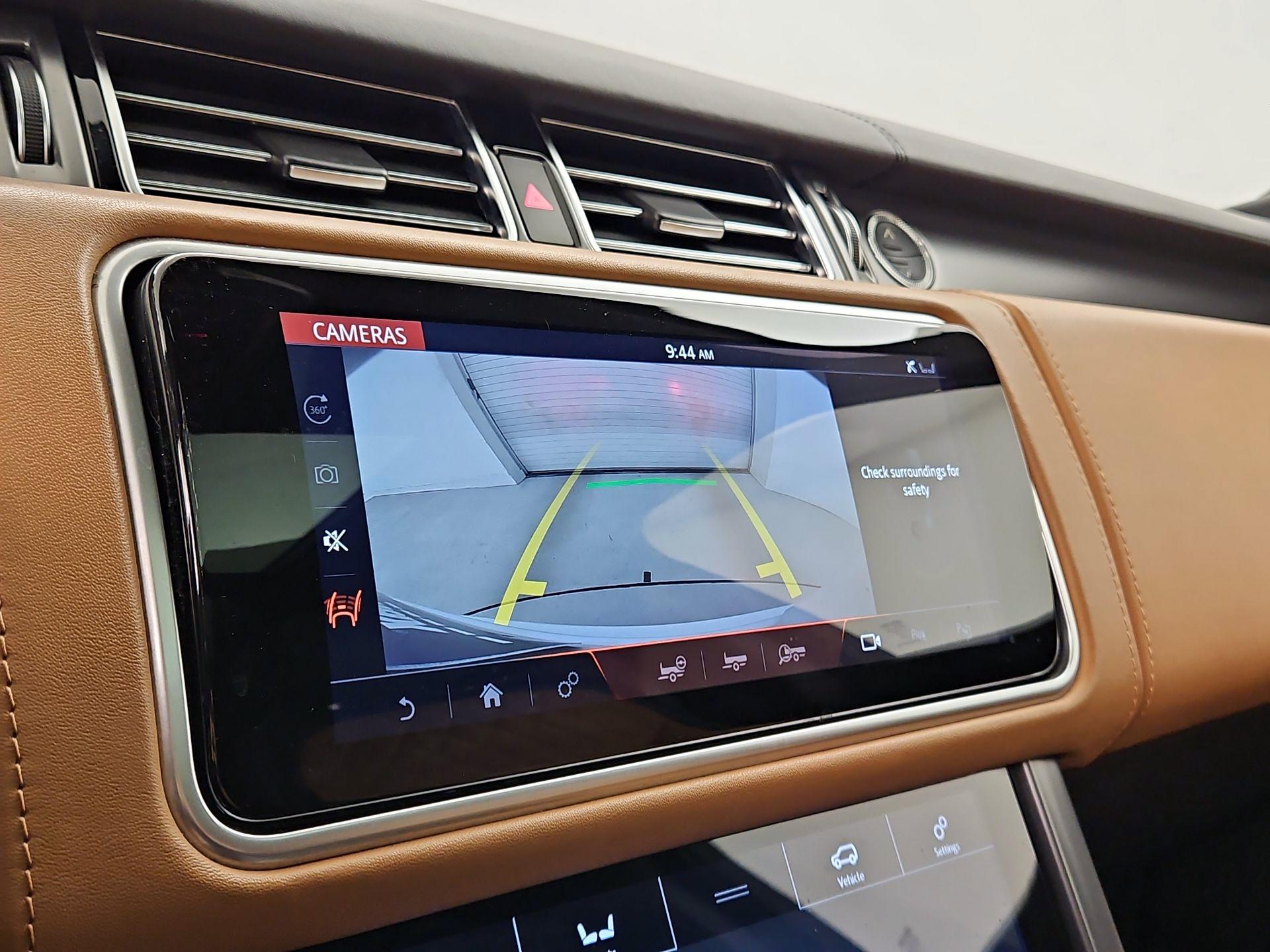 Thumbnail: 2020 Land Rover Range Rover - 15