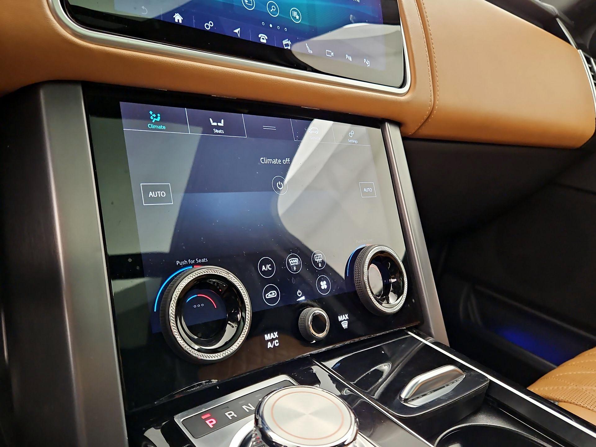 Thumbnail: 2020 Land Rover Range Rover - 17
