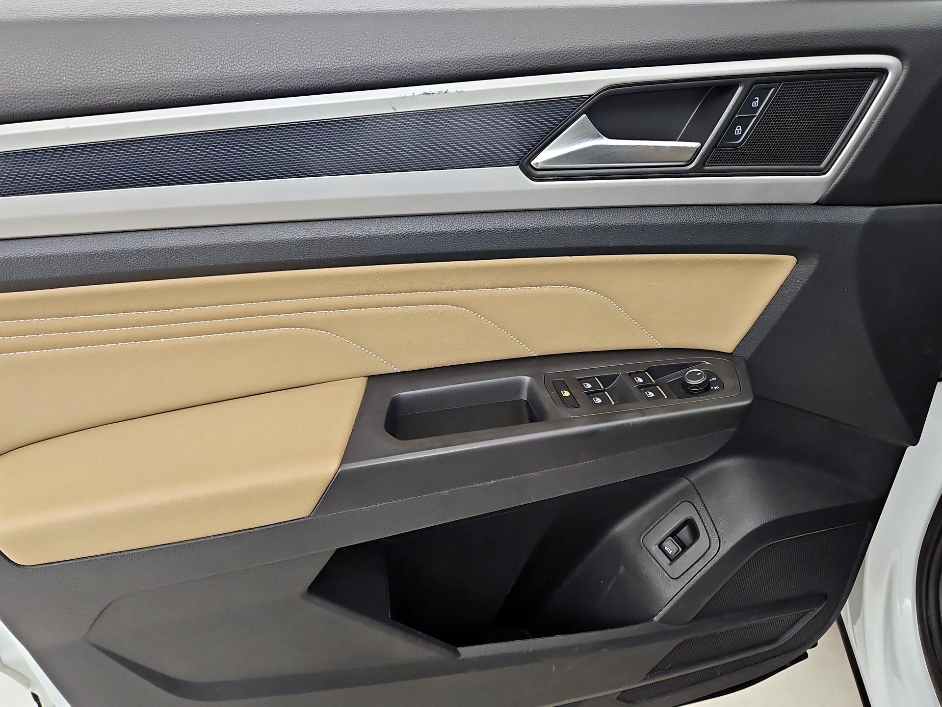 Thumbnail: 2023 Volkswagen Atlas - 12