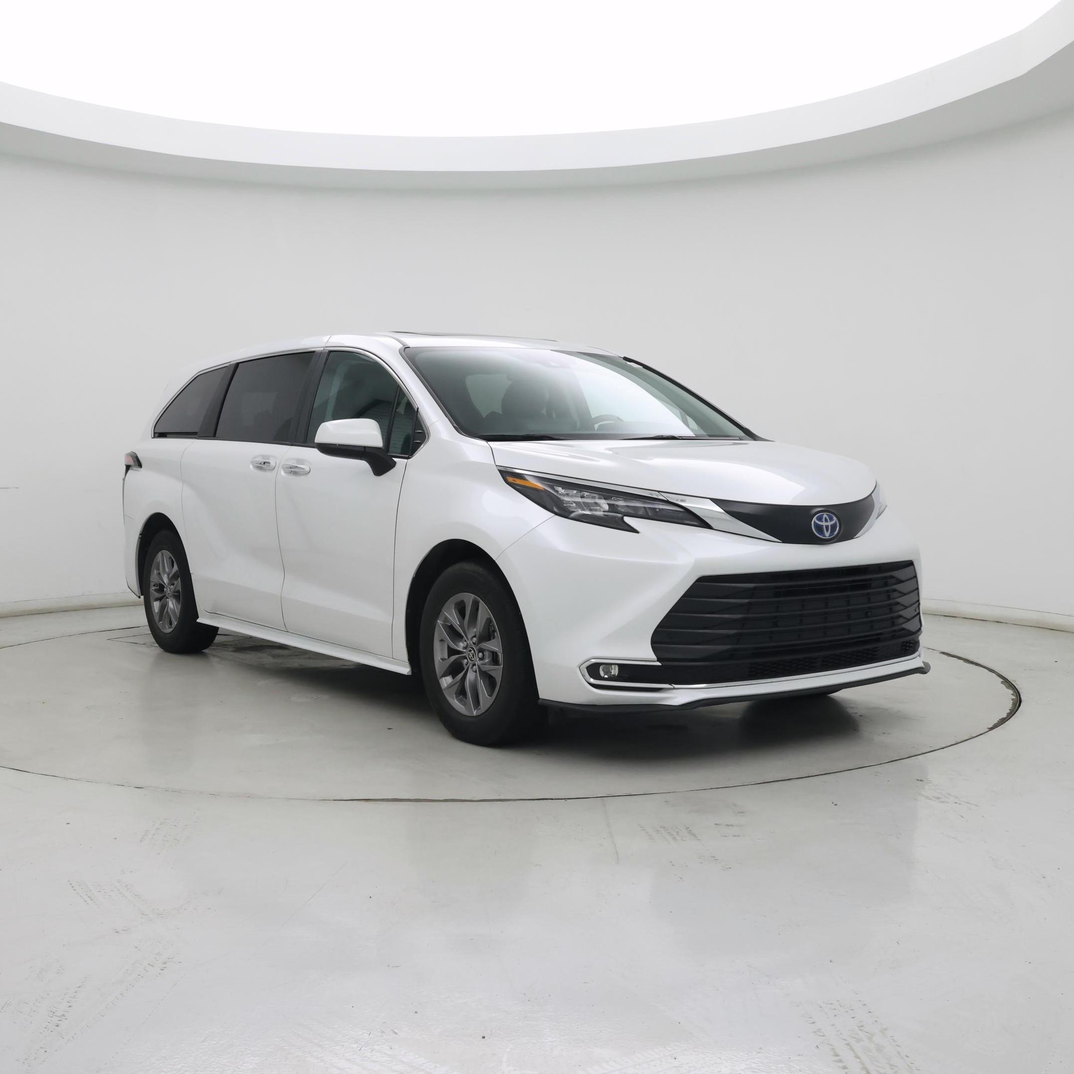 White 2024 Toyota Sienna XLE 7-Passenger AWD Minivan All-Wheel Drive Automatic