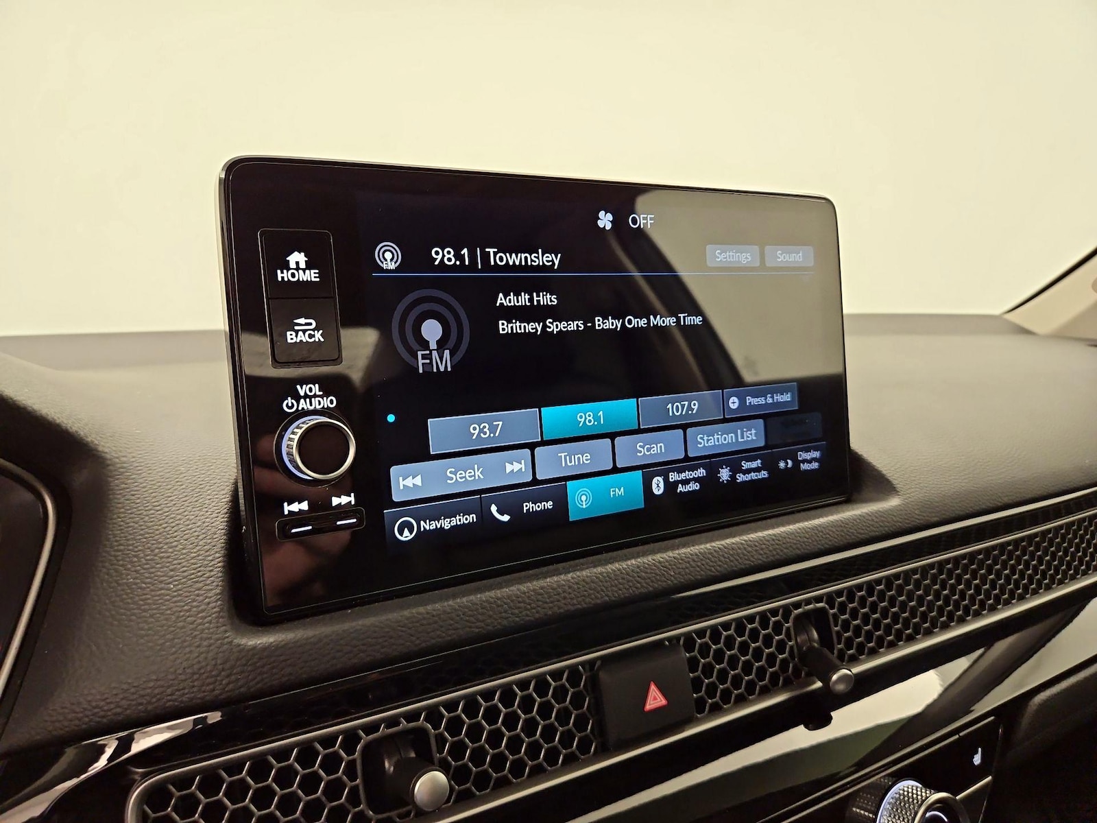 2024 Honda Civic Touring - Photo 17
