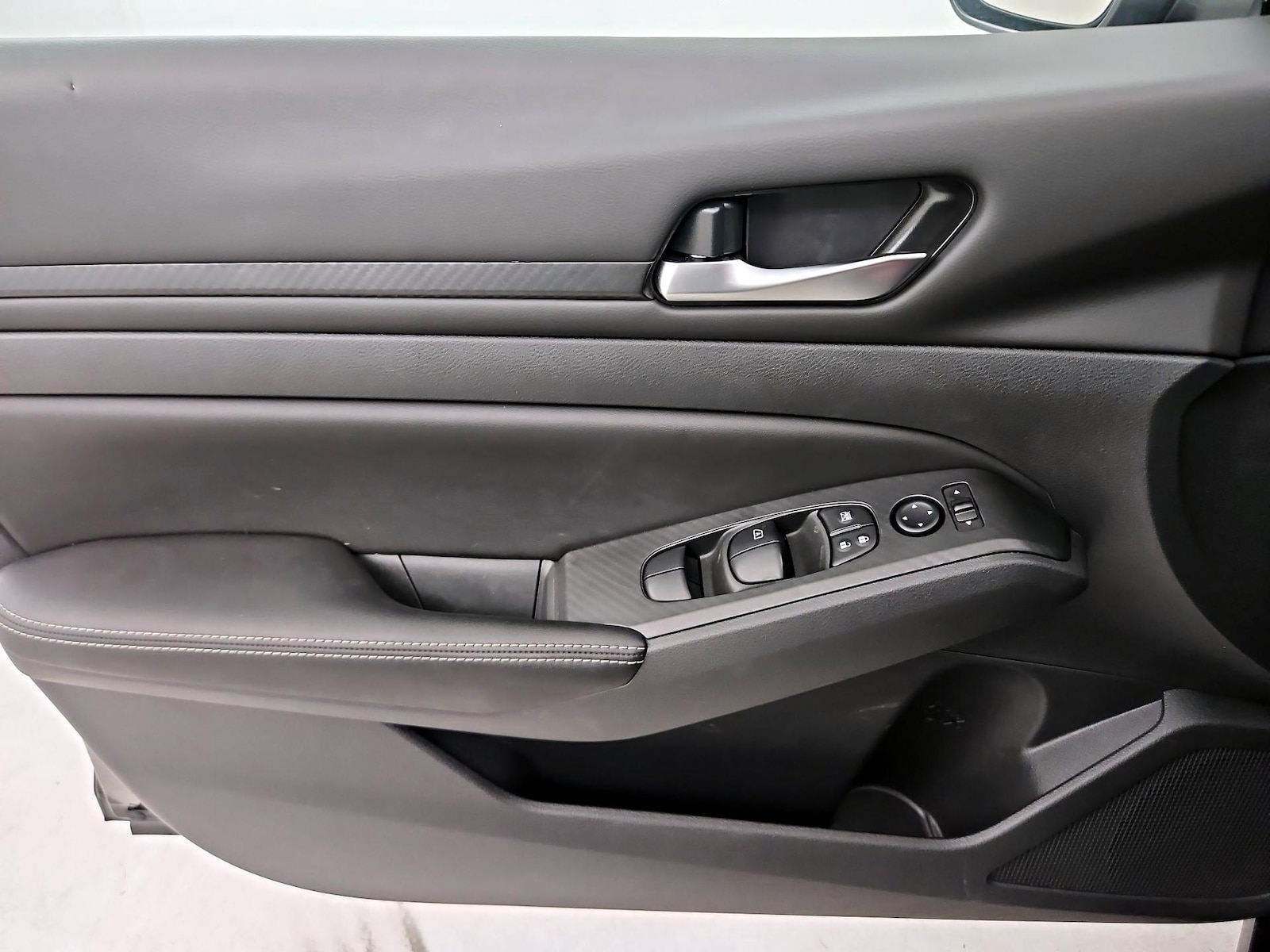 2024 Nissan Altima SV - Photo 13
