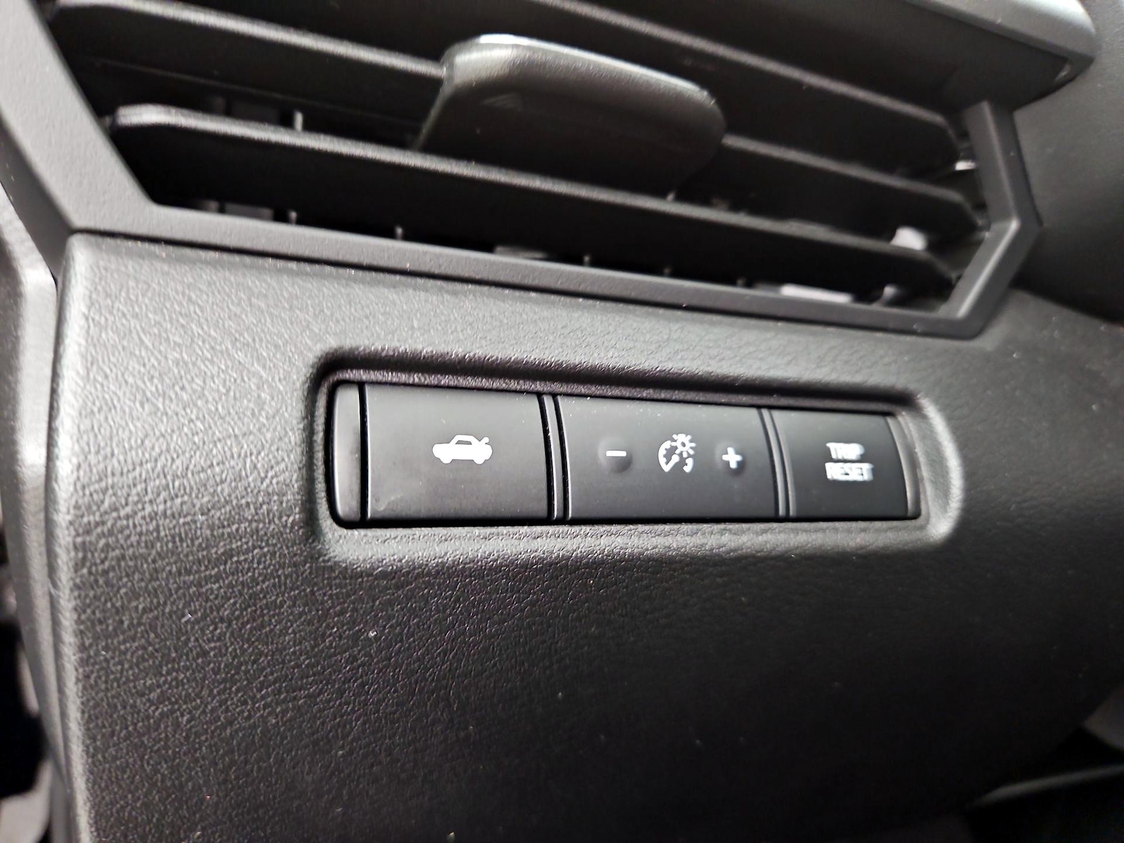 2024 Nissan Altima SV - Photo 14