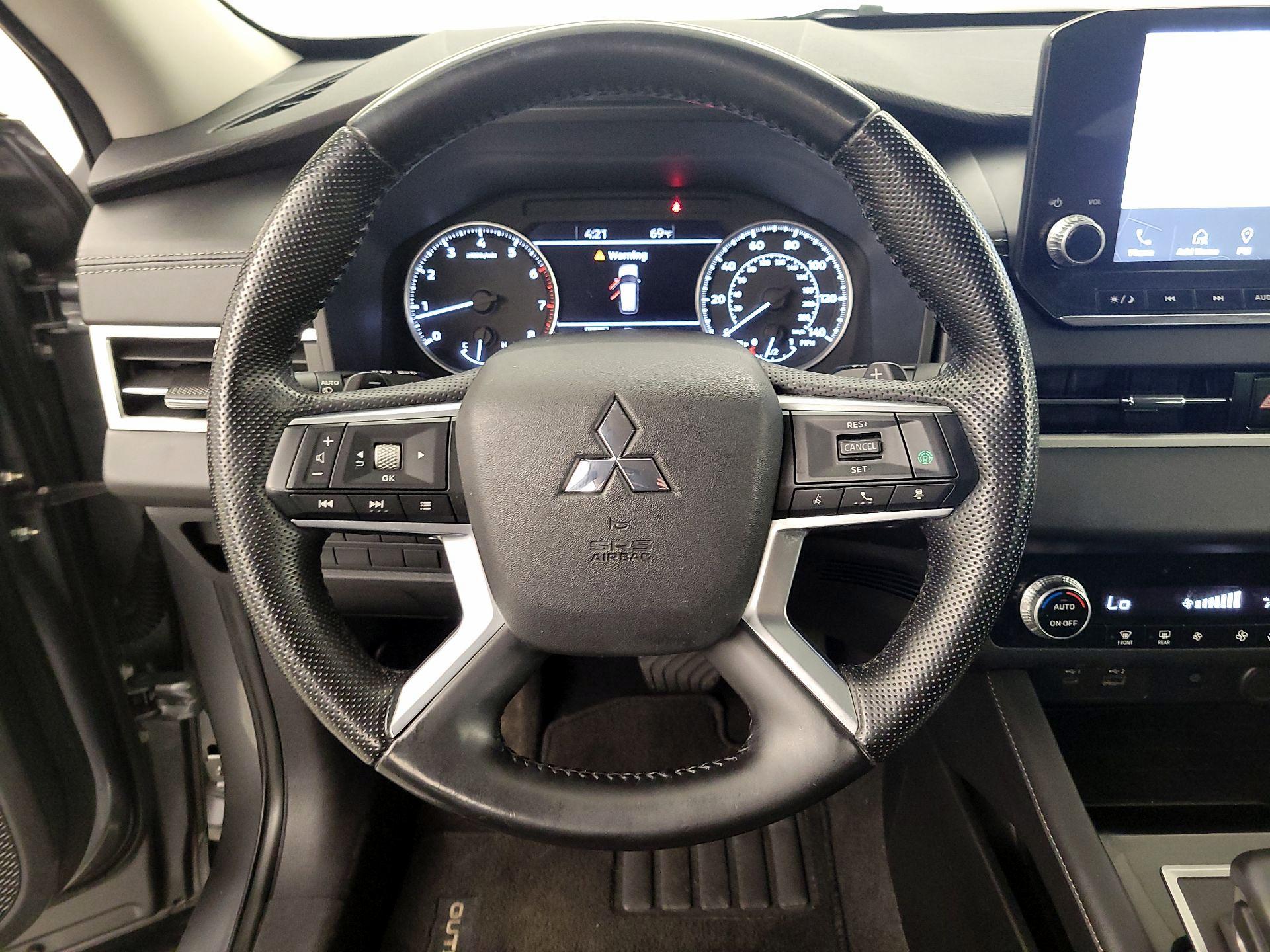 Thumbnail: 2022 Mitsubishi Outlander - 10