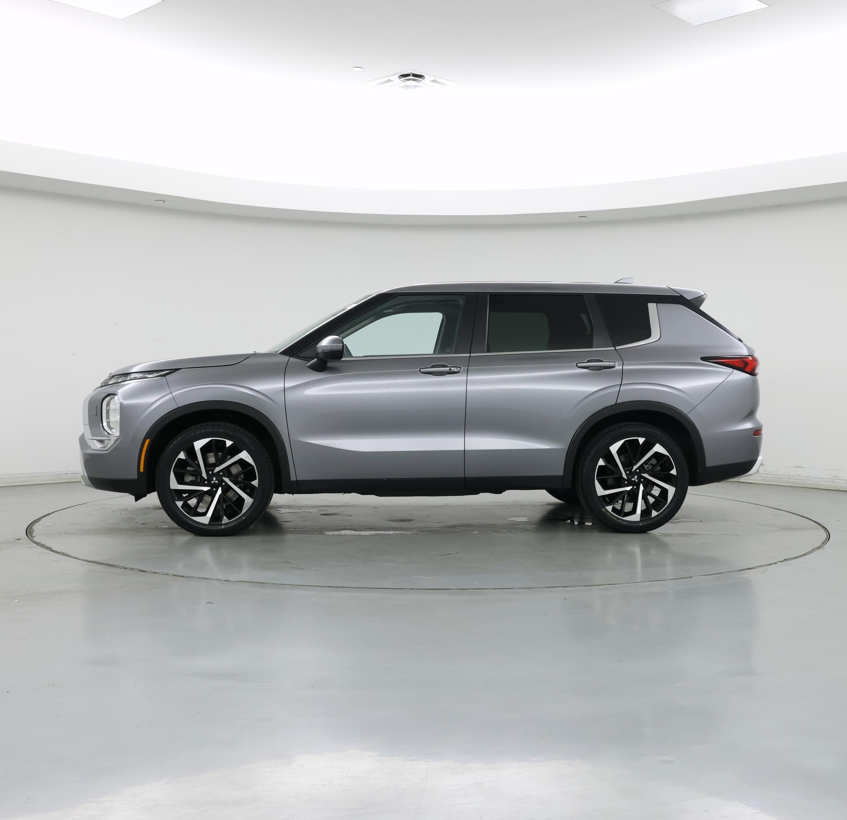 Thumbnail: 2022 Mitsubishi Outlander - 3